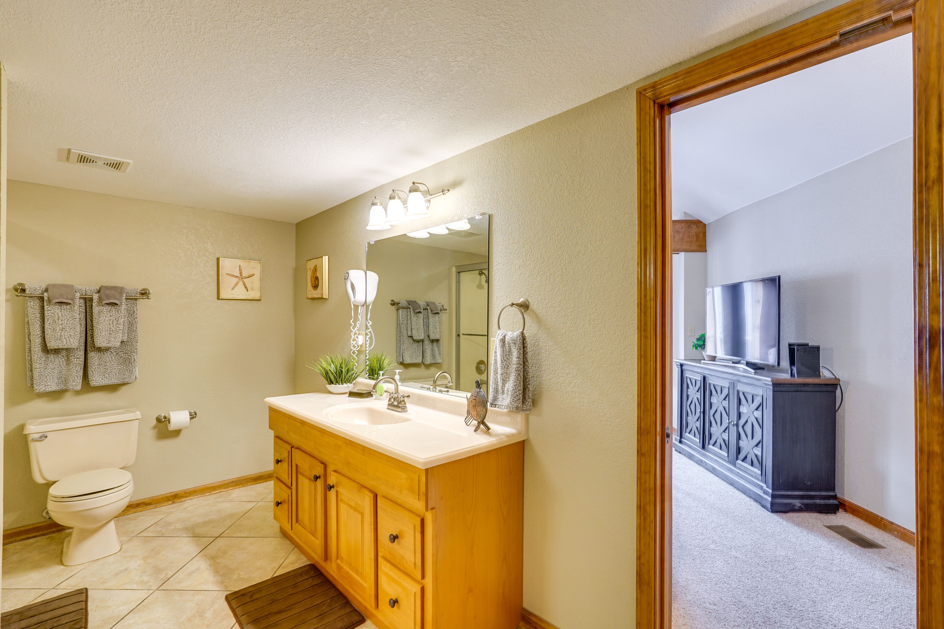 Full Bathroom | 1st Floor