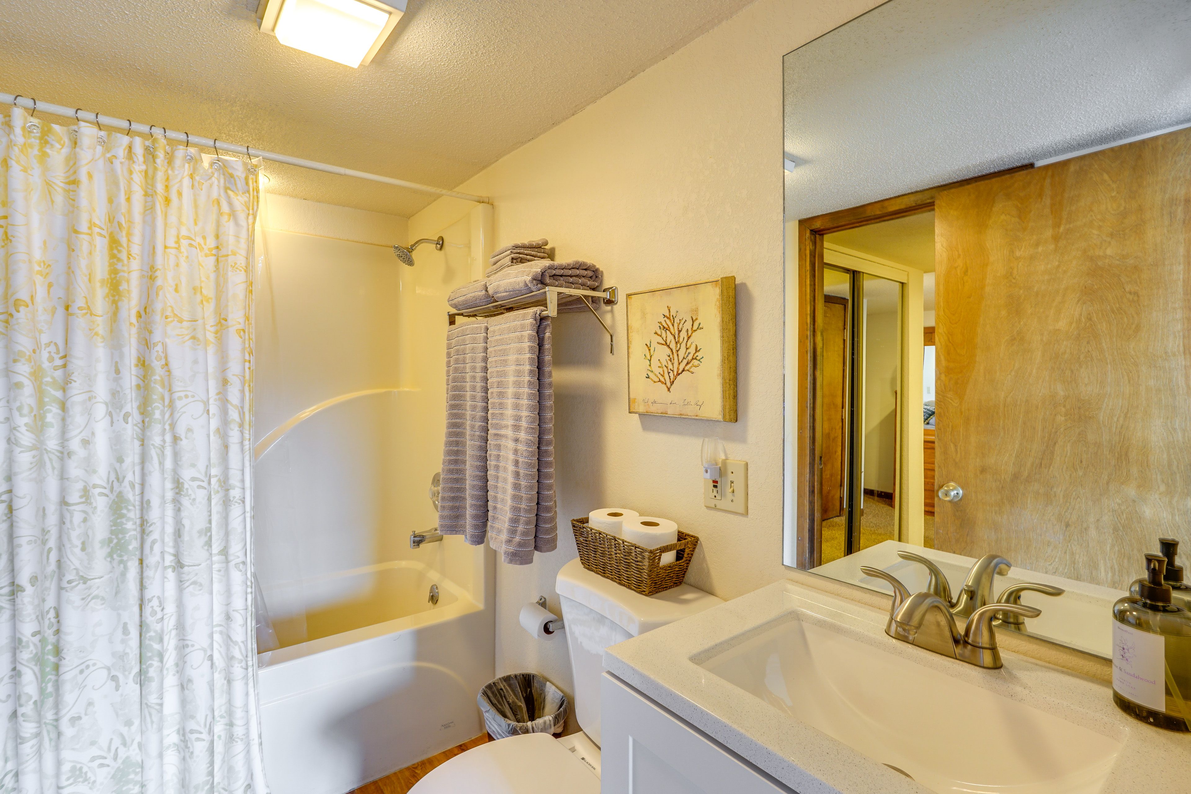 Full Bathroom | 1st Floor