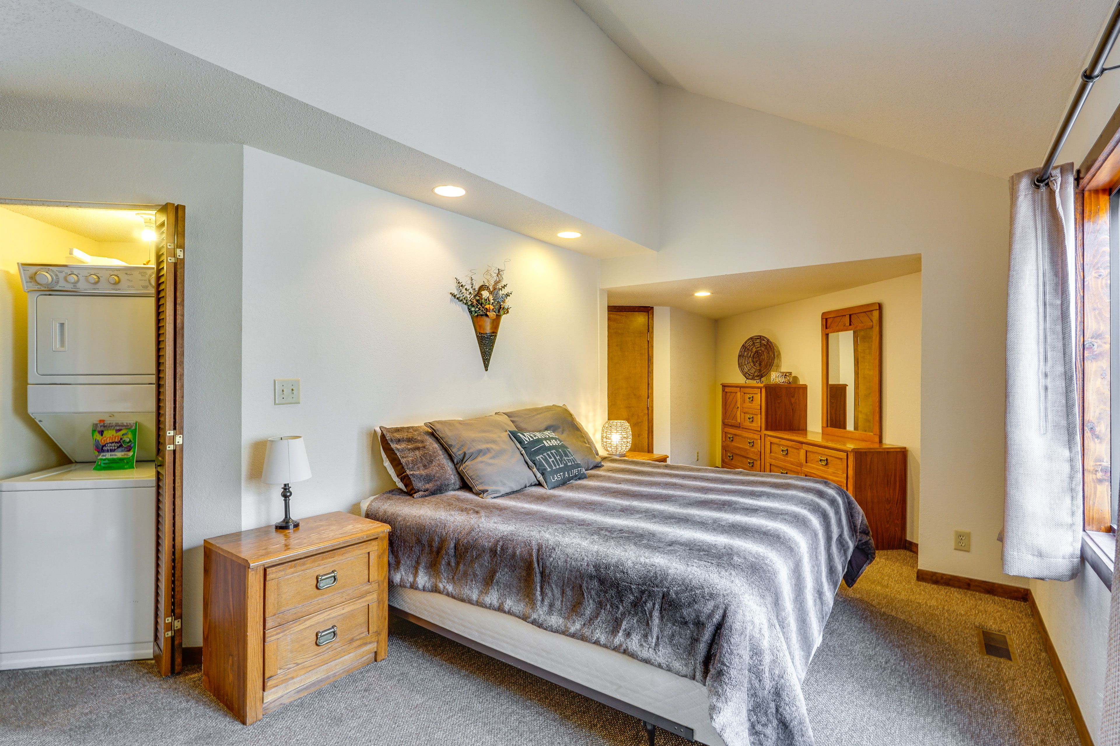 Bedroom 1 | 1st Floor | King Bed