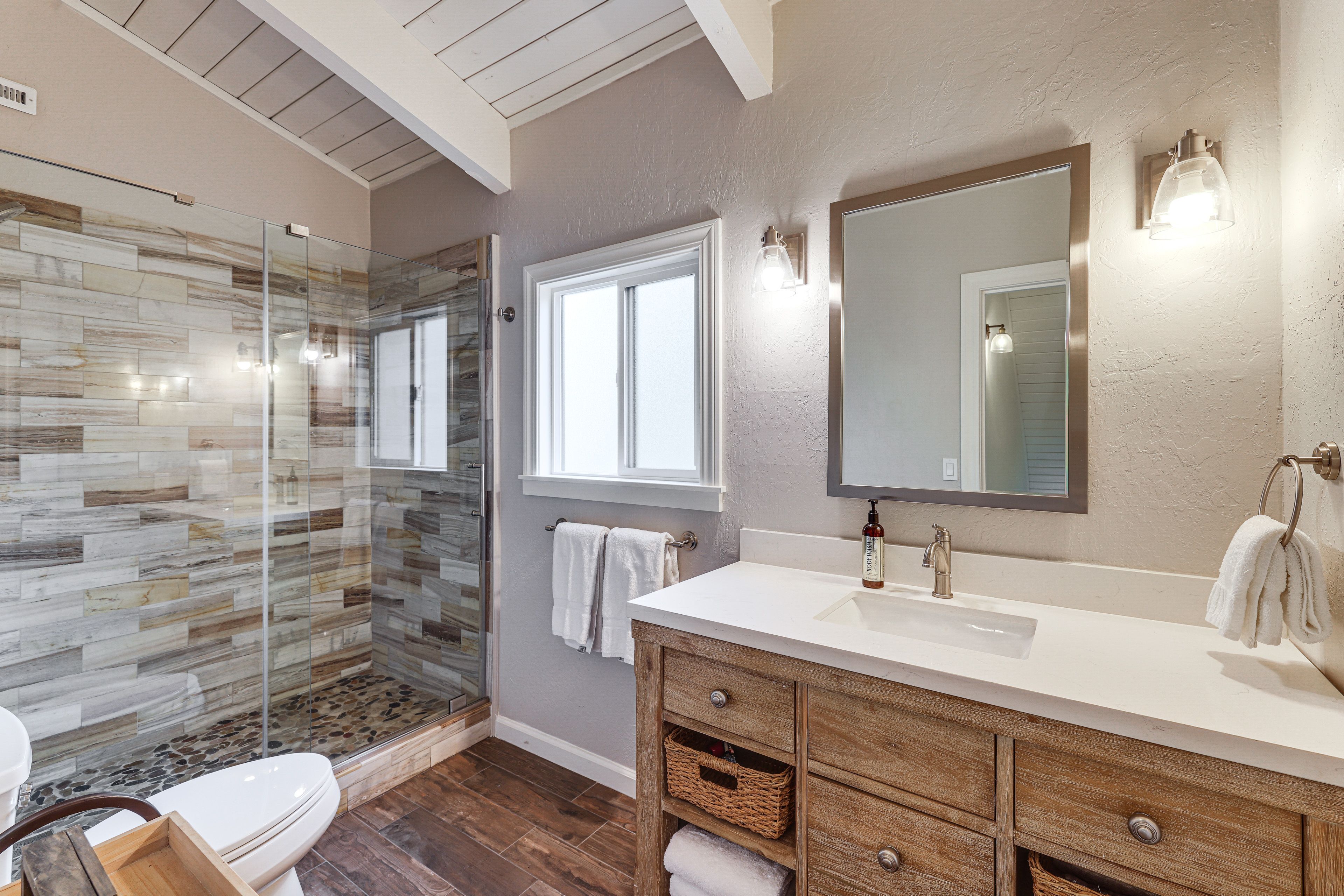 Full Bathroom | 2nd Floor