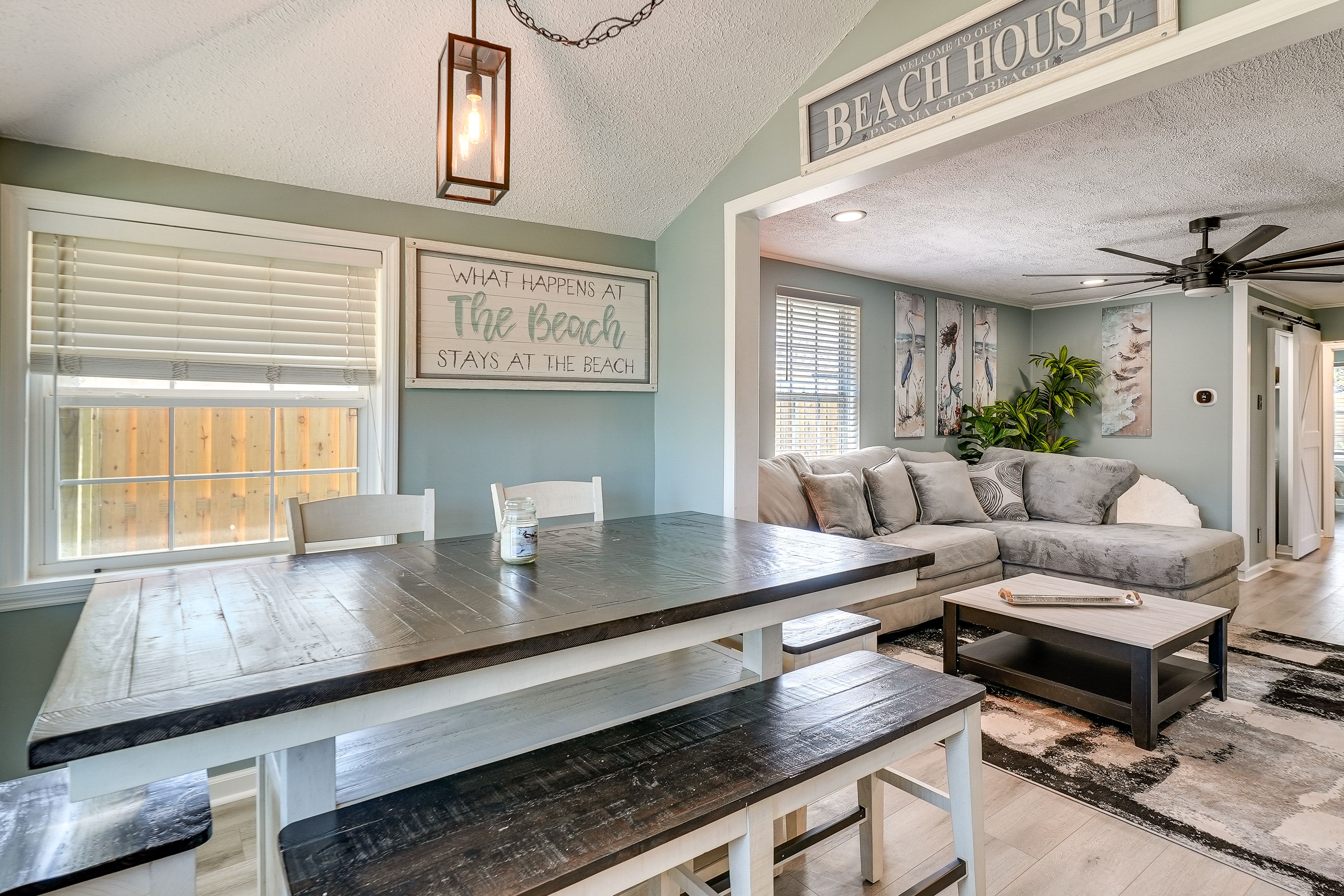 Dining Area | Dishware/Flatware Provided