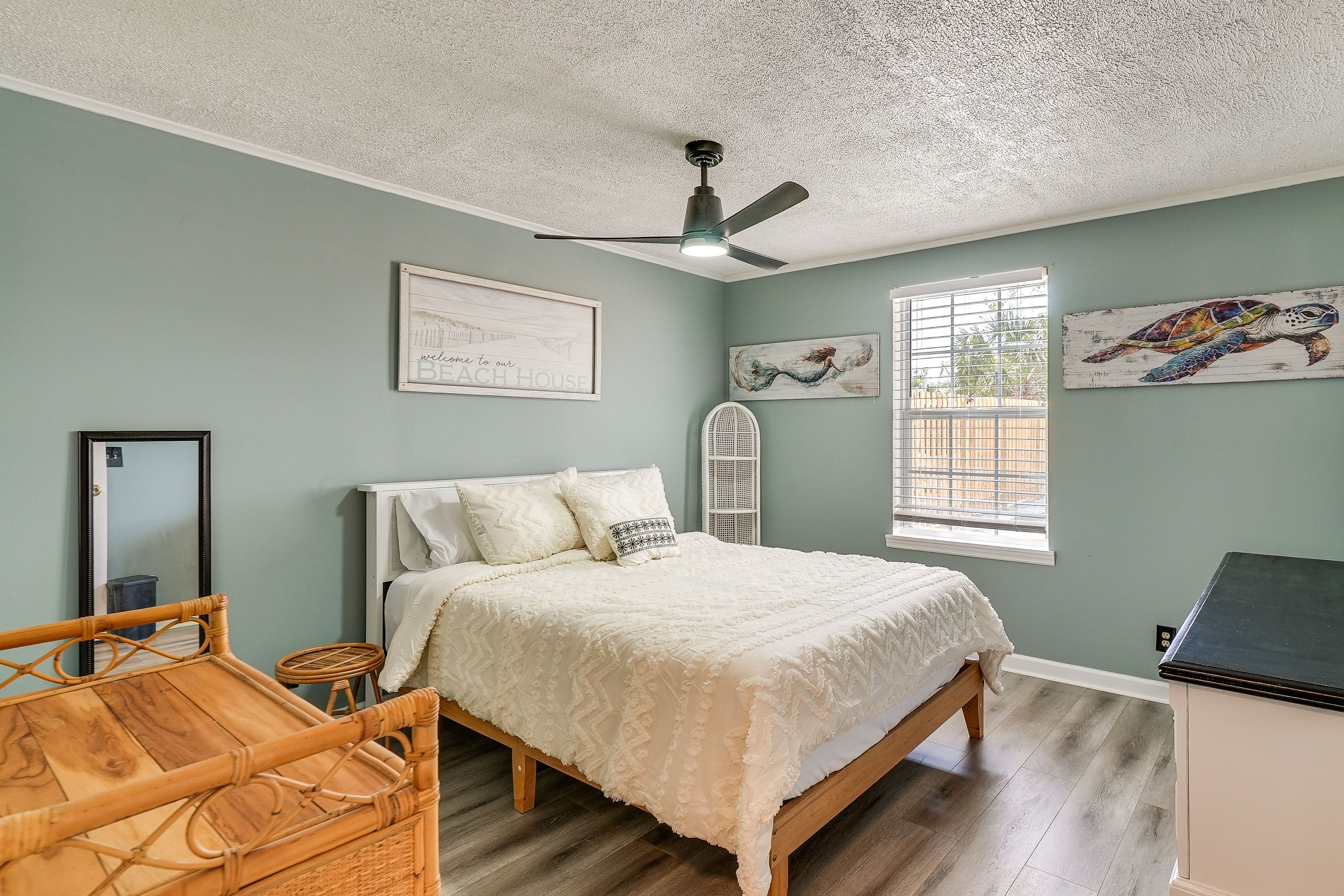 Bedroom 3 | Queen Bed | Smart TV