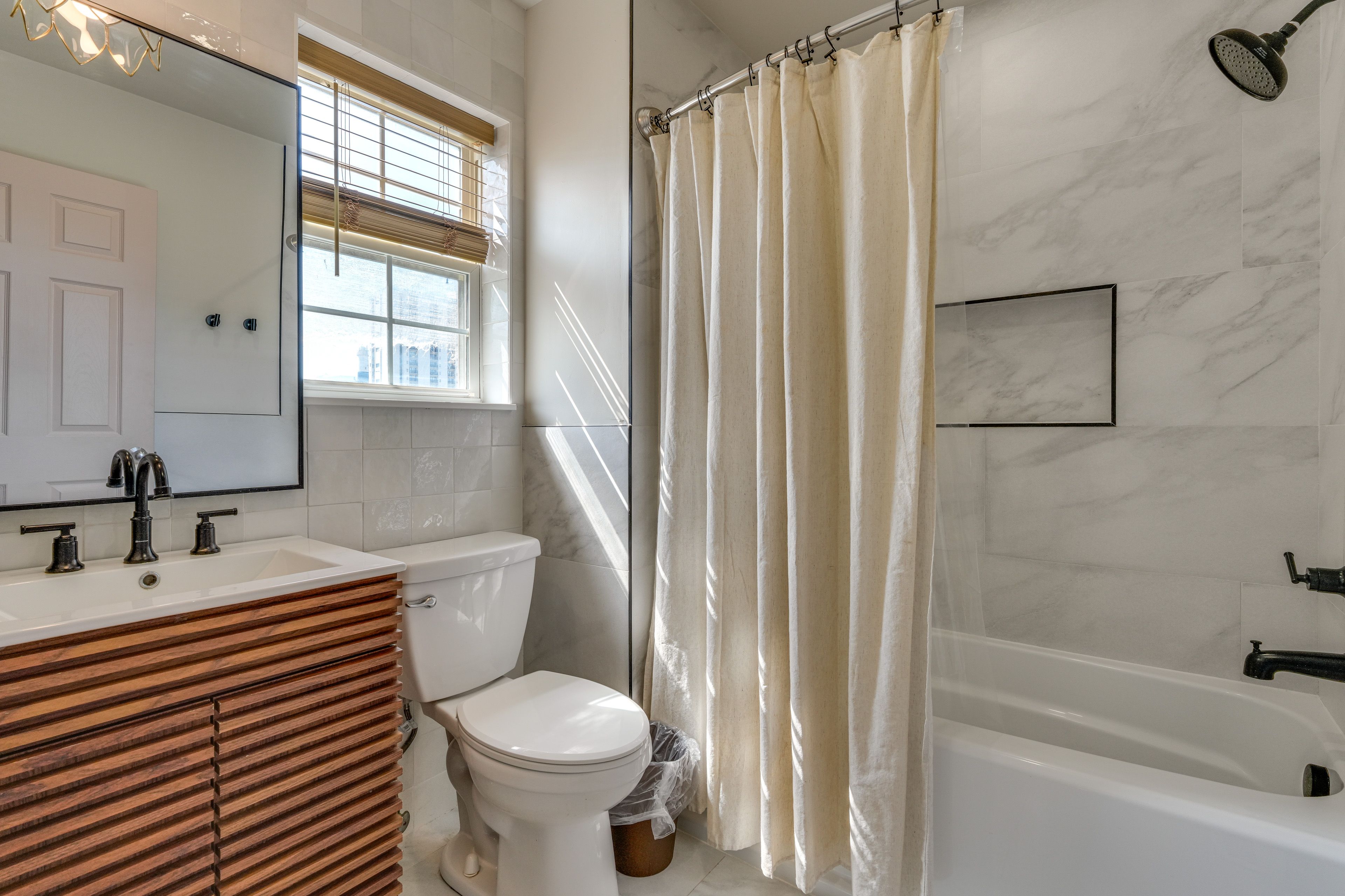 Full Bath | 2nd Floor