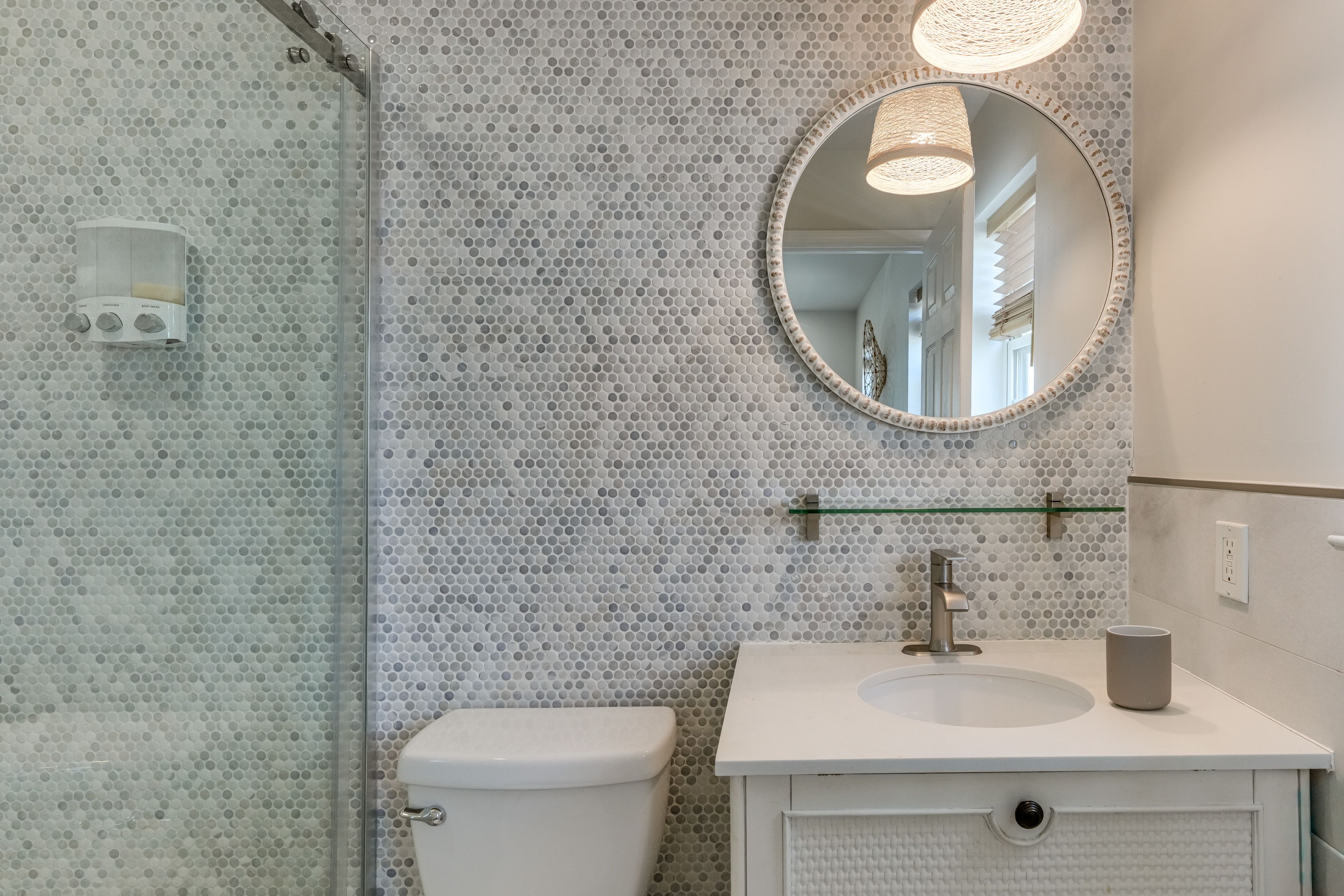 Full Bath | 2nd Floor
