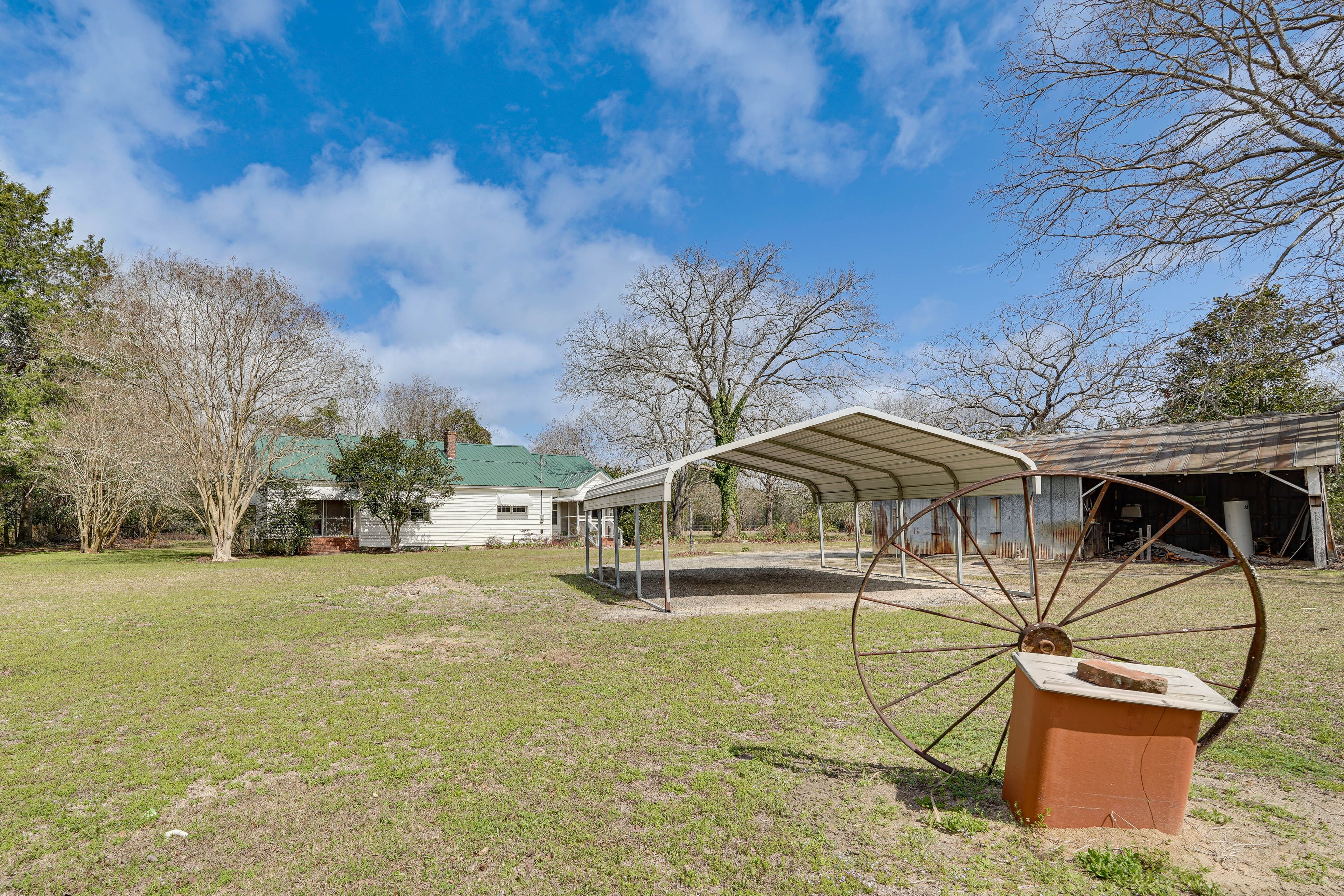 Parking | Carport (2 Vehicles) | Circular Driveway (4 Vehicles)