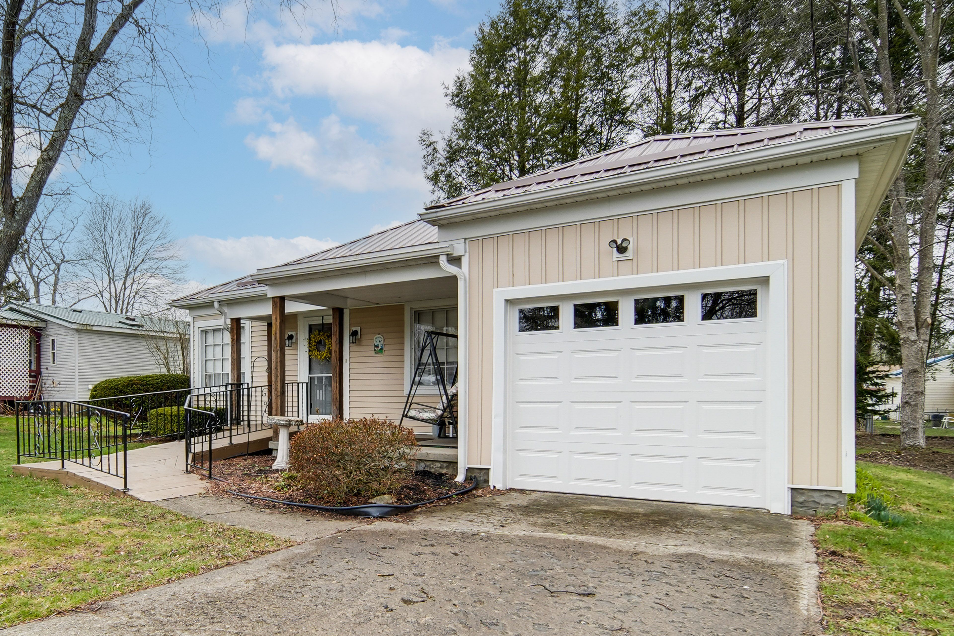 Parking | Driveway (1 Vehicle) | No Garage Access