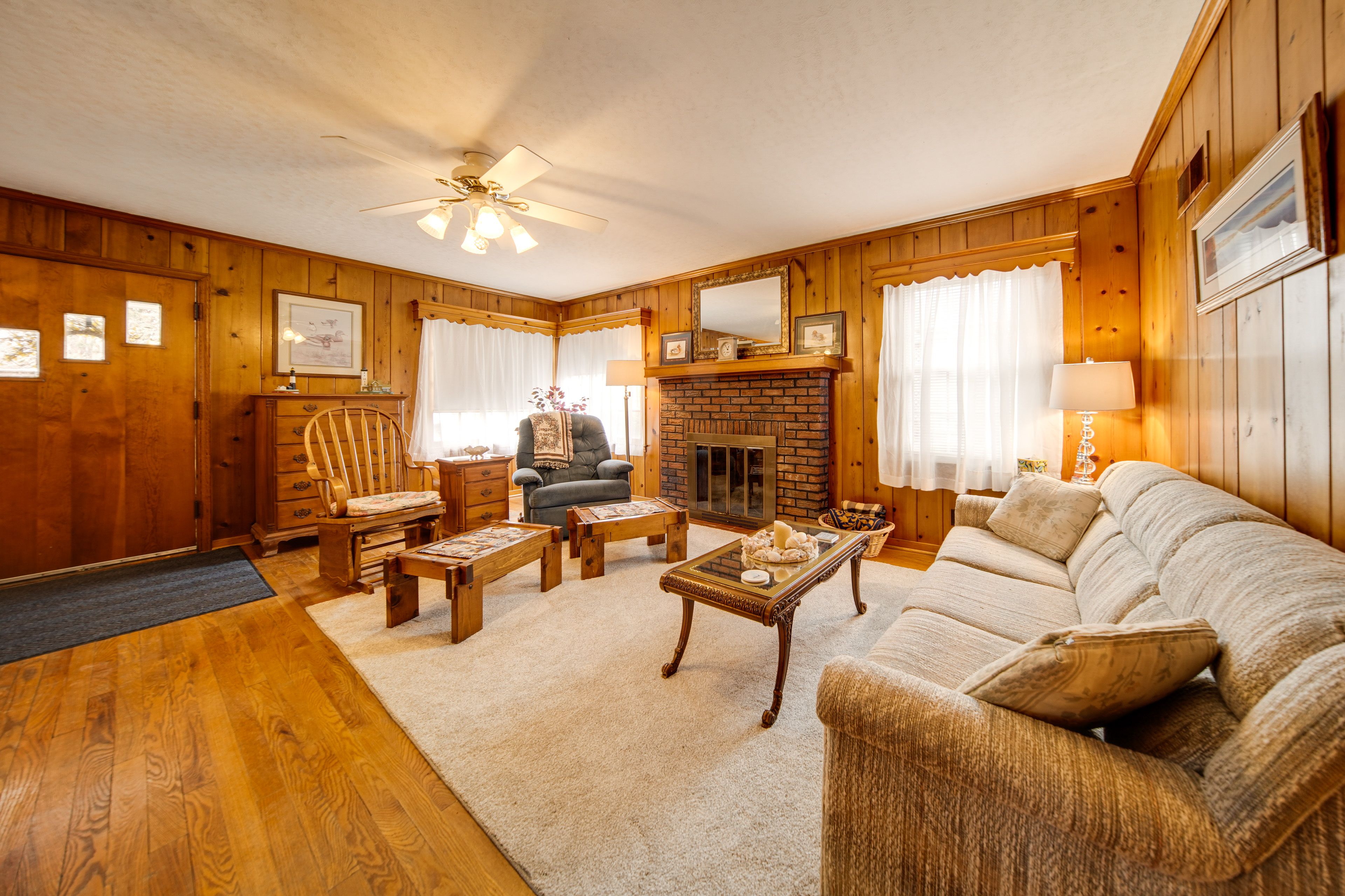 Living Room | Full Hideaway Bed