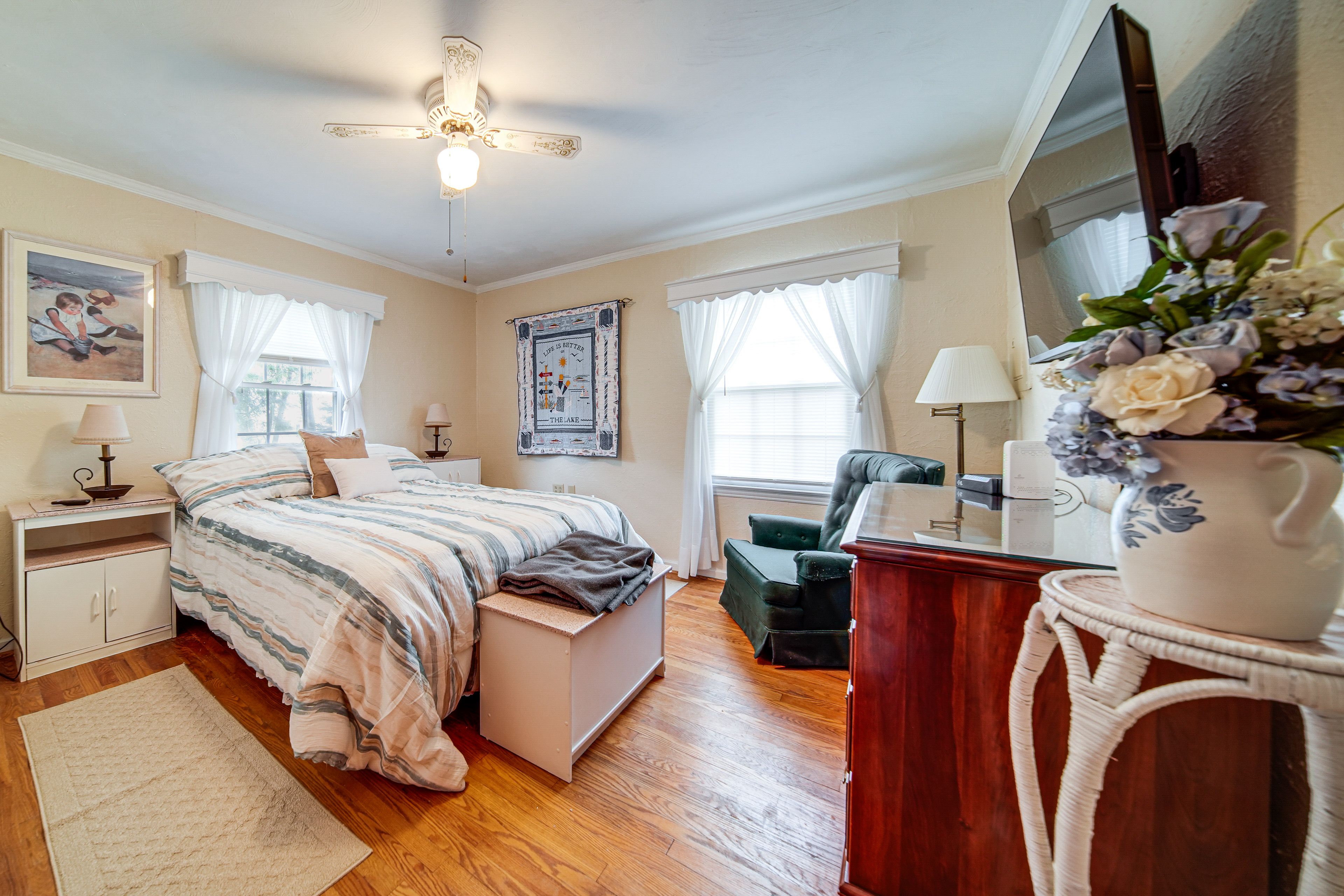 Bedroom 1 | Queen Bed