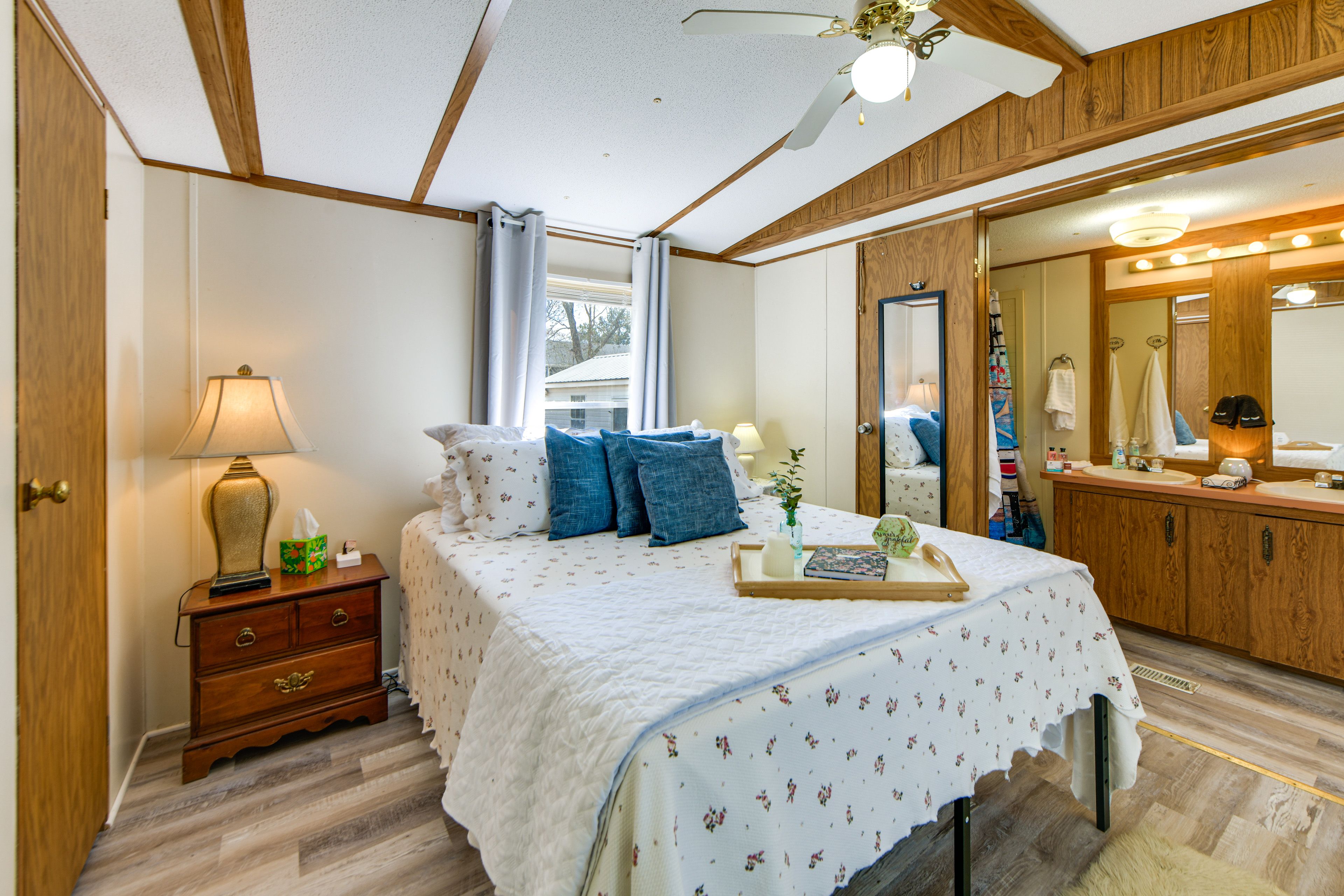 Bedroom 1 | Queen Bed