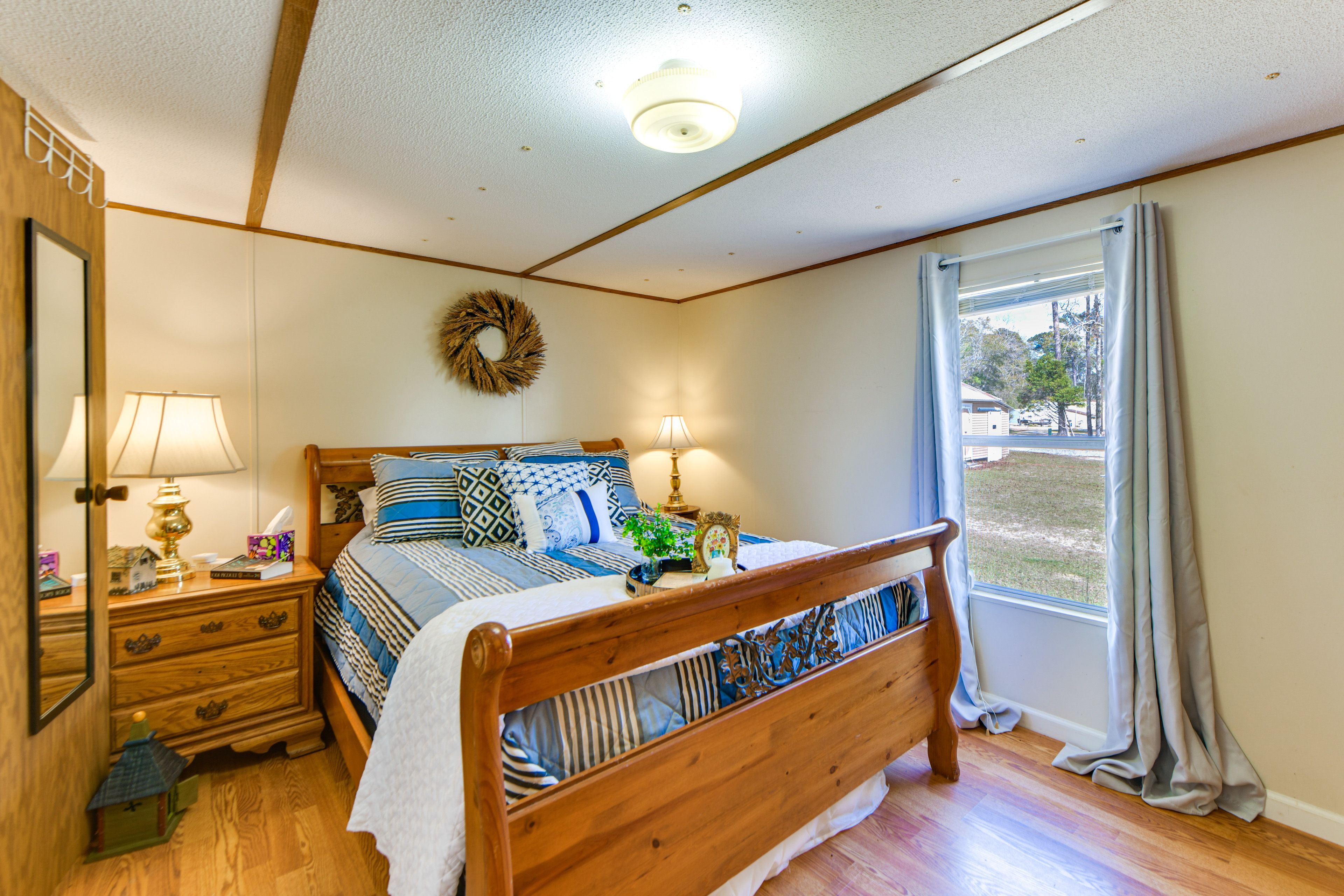 Bedroom 2 | Queen Bed