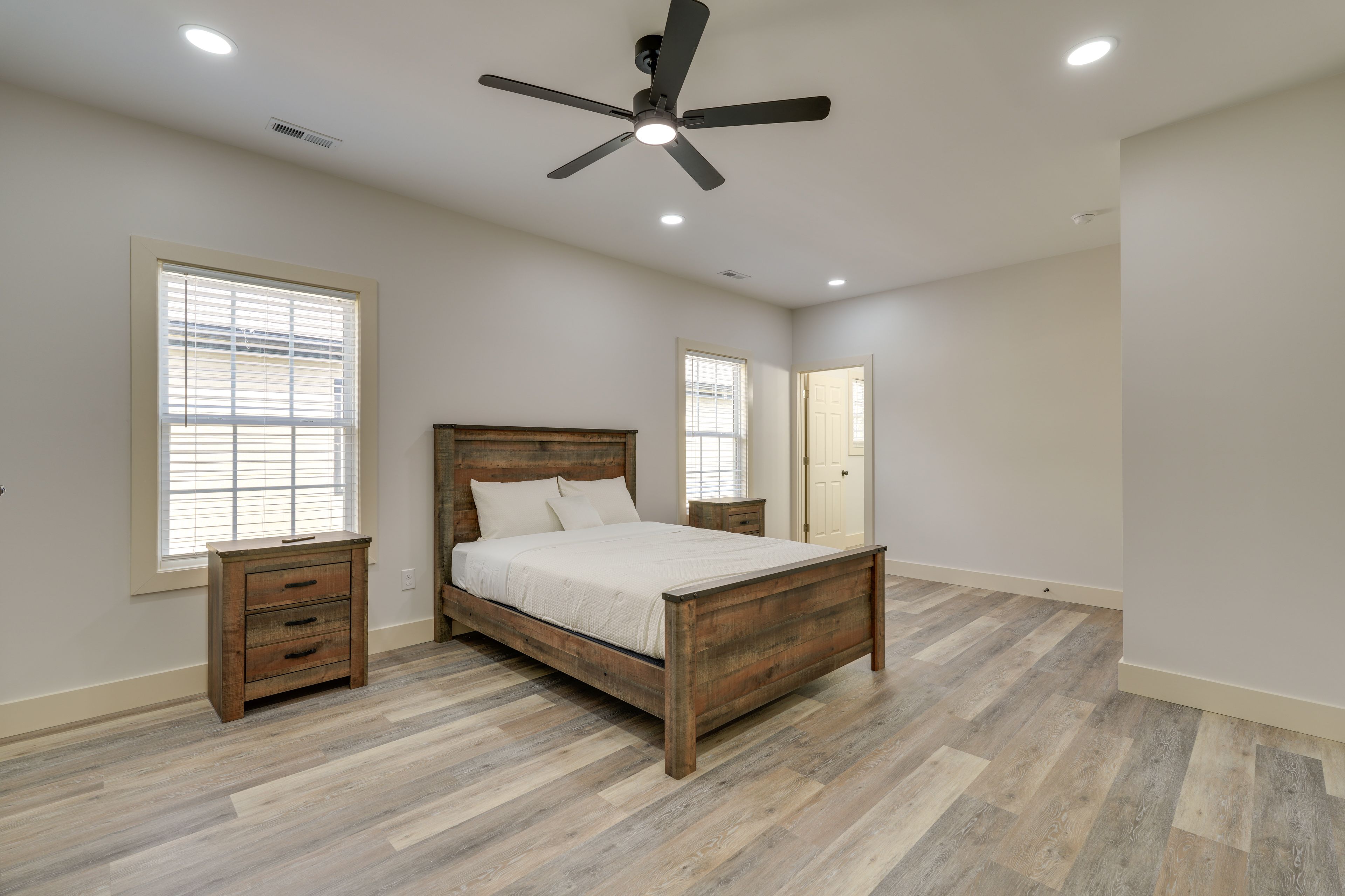 Bedroom 1 | King Bed