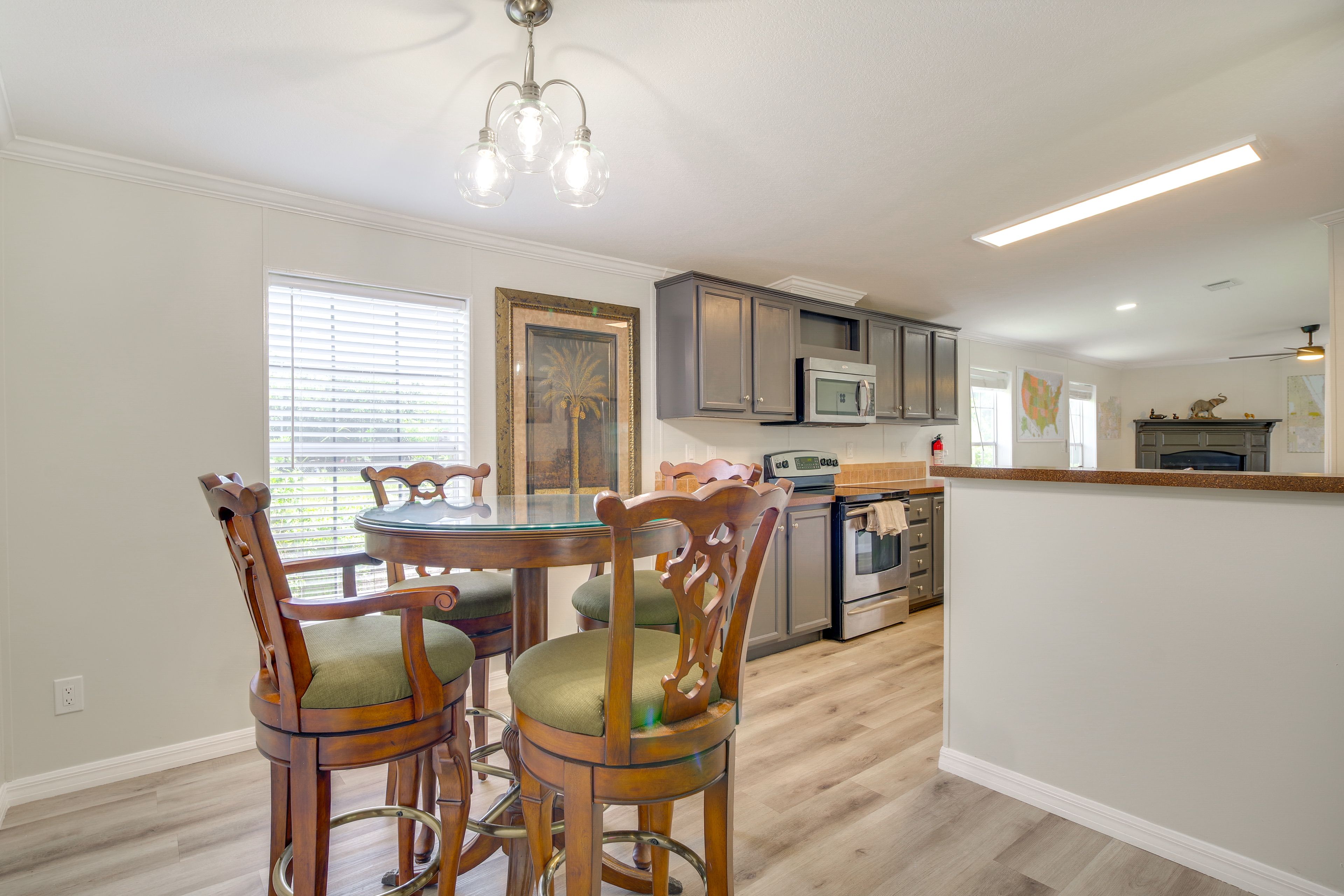 Kitchen & Dining Area