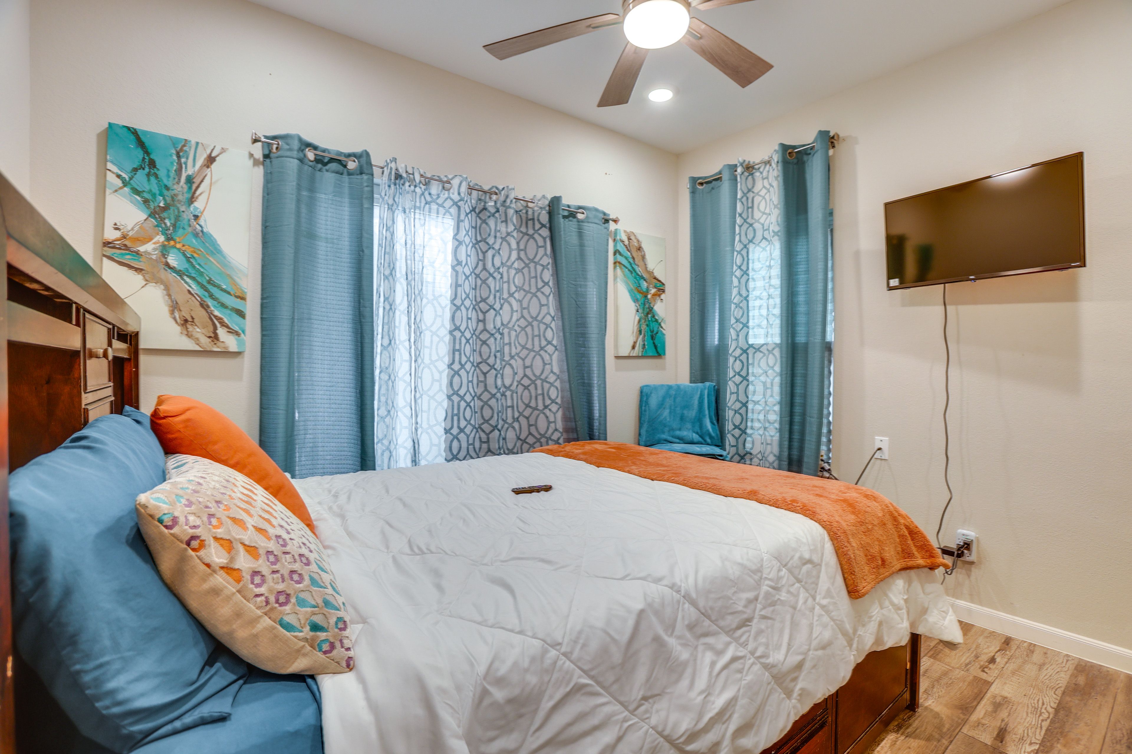 Bedroom 3 | Queen Bed