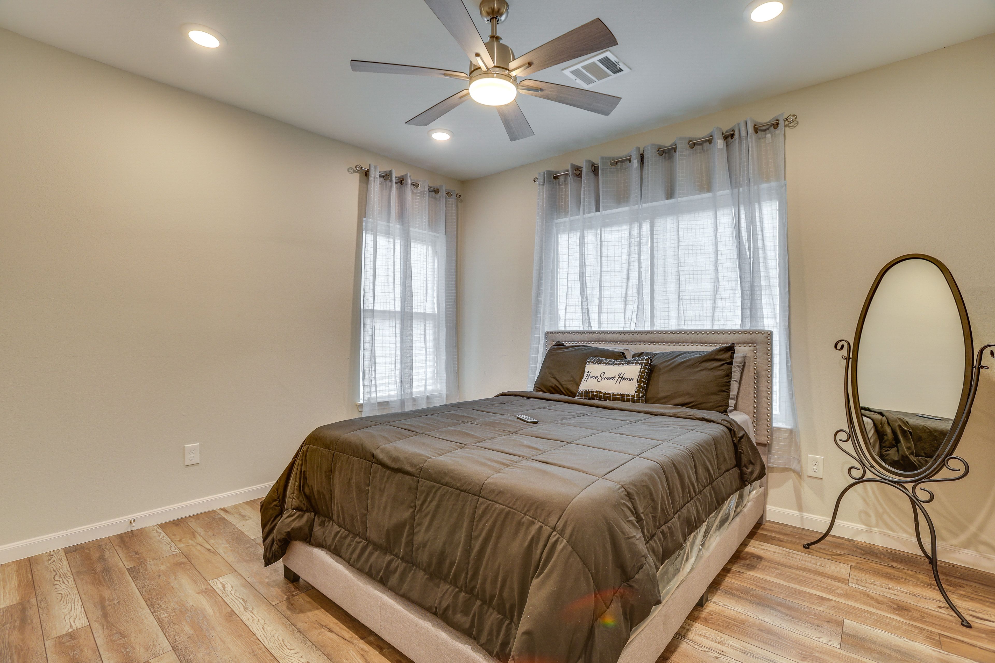 Bedroom 2 | Queen Bed