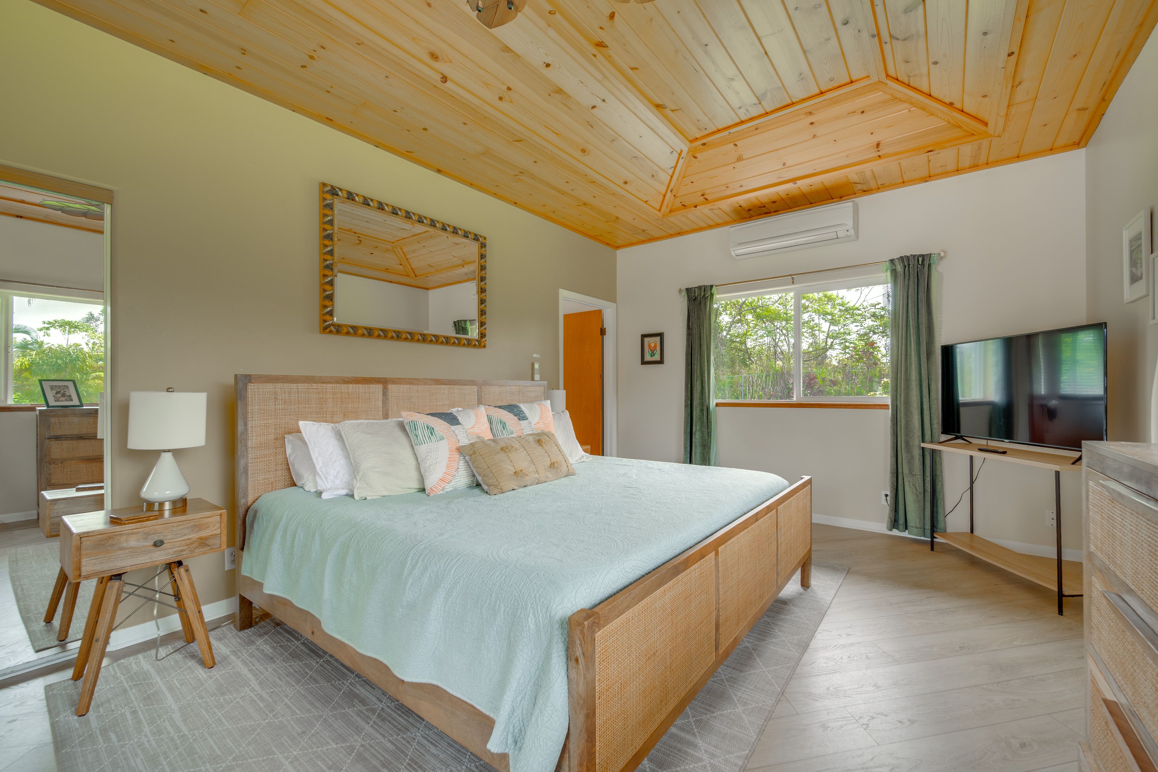 Bedroom 1 | King Bed