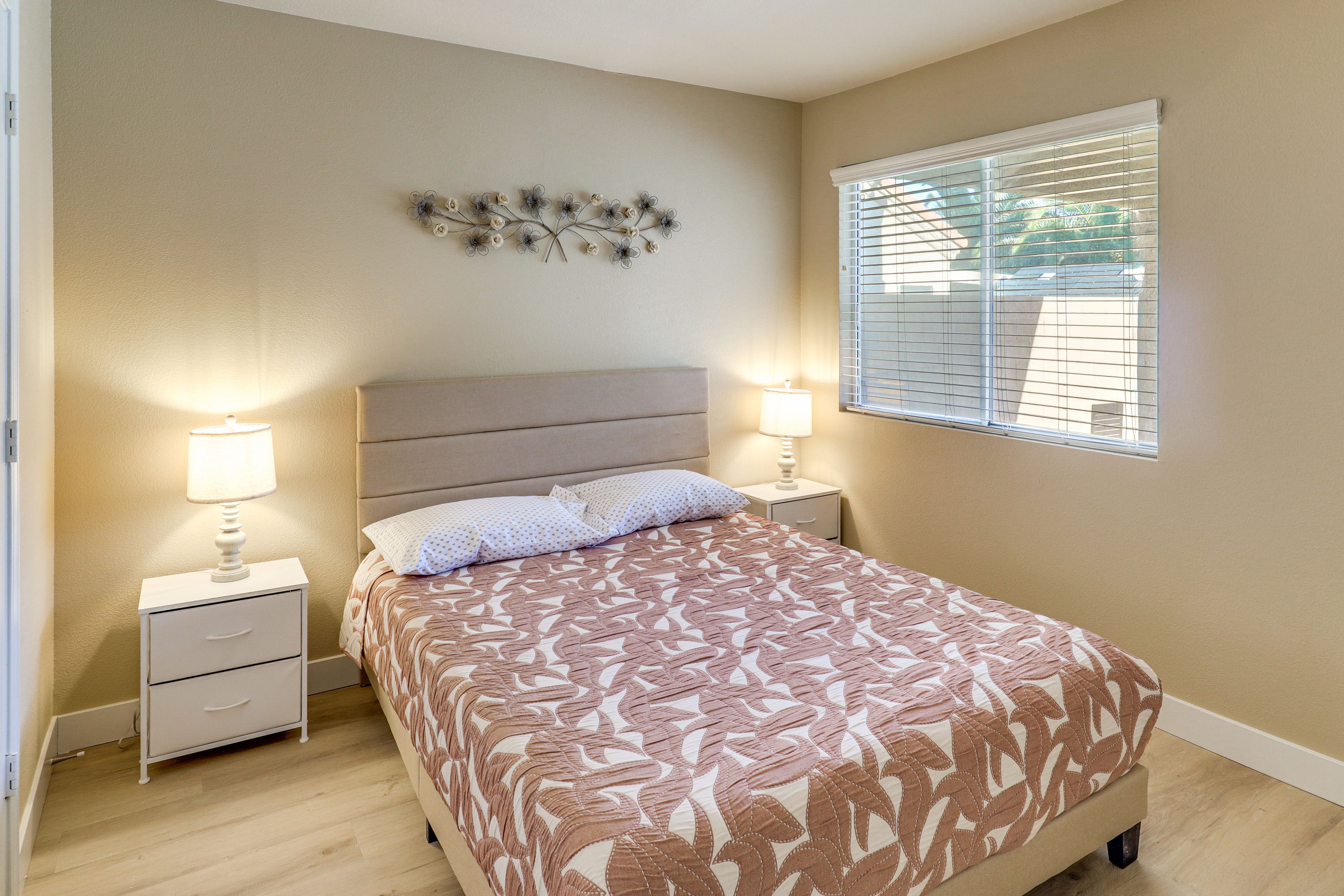 Bedroom 1 | Queen Bed | 1st Floor