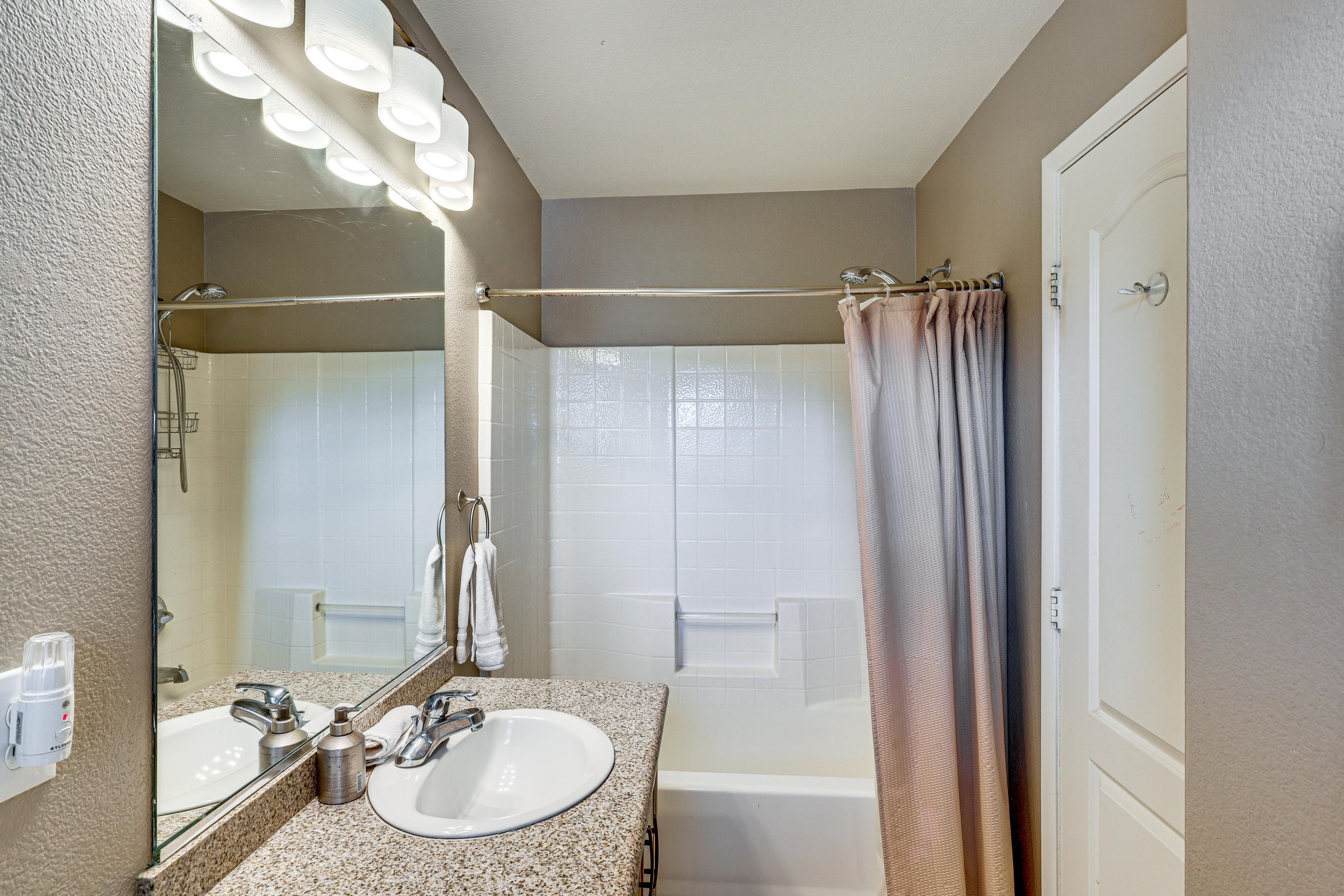 Full Bathroom | 2nd Floor