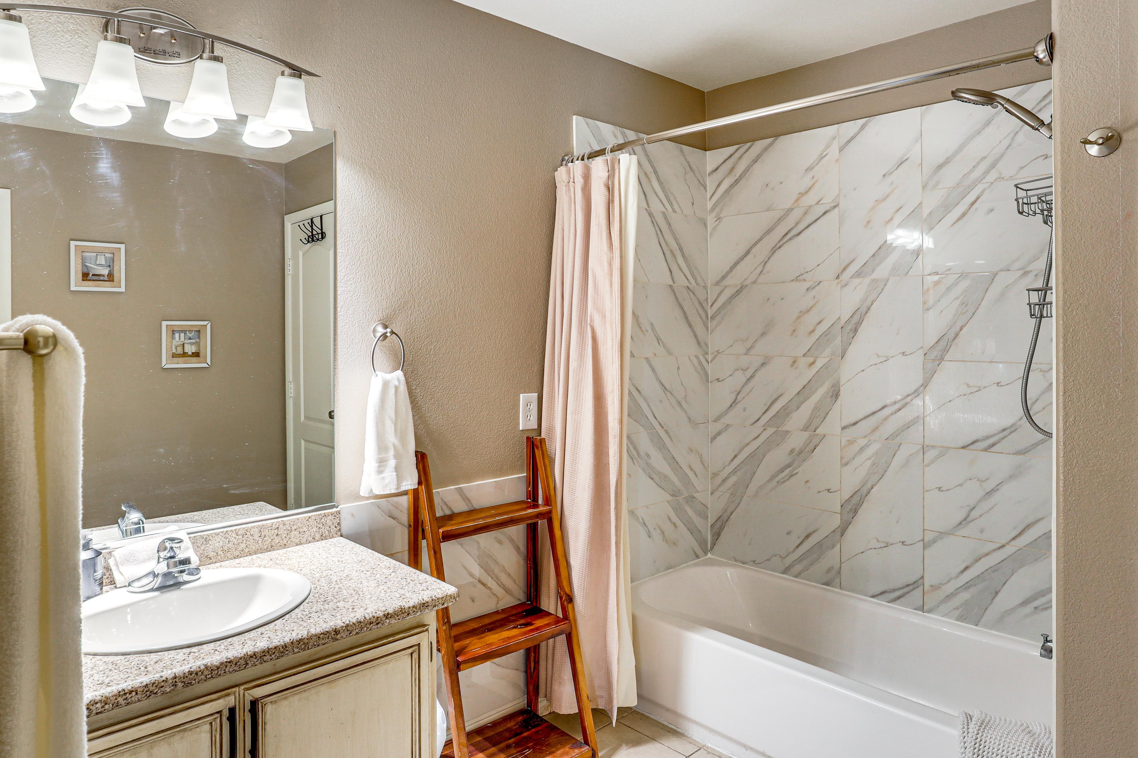 Full Bathroom | 2nd Floor