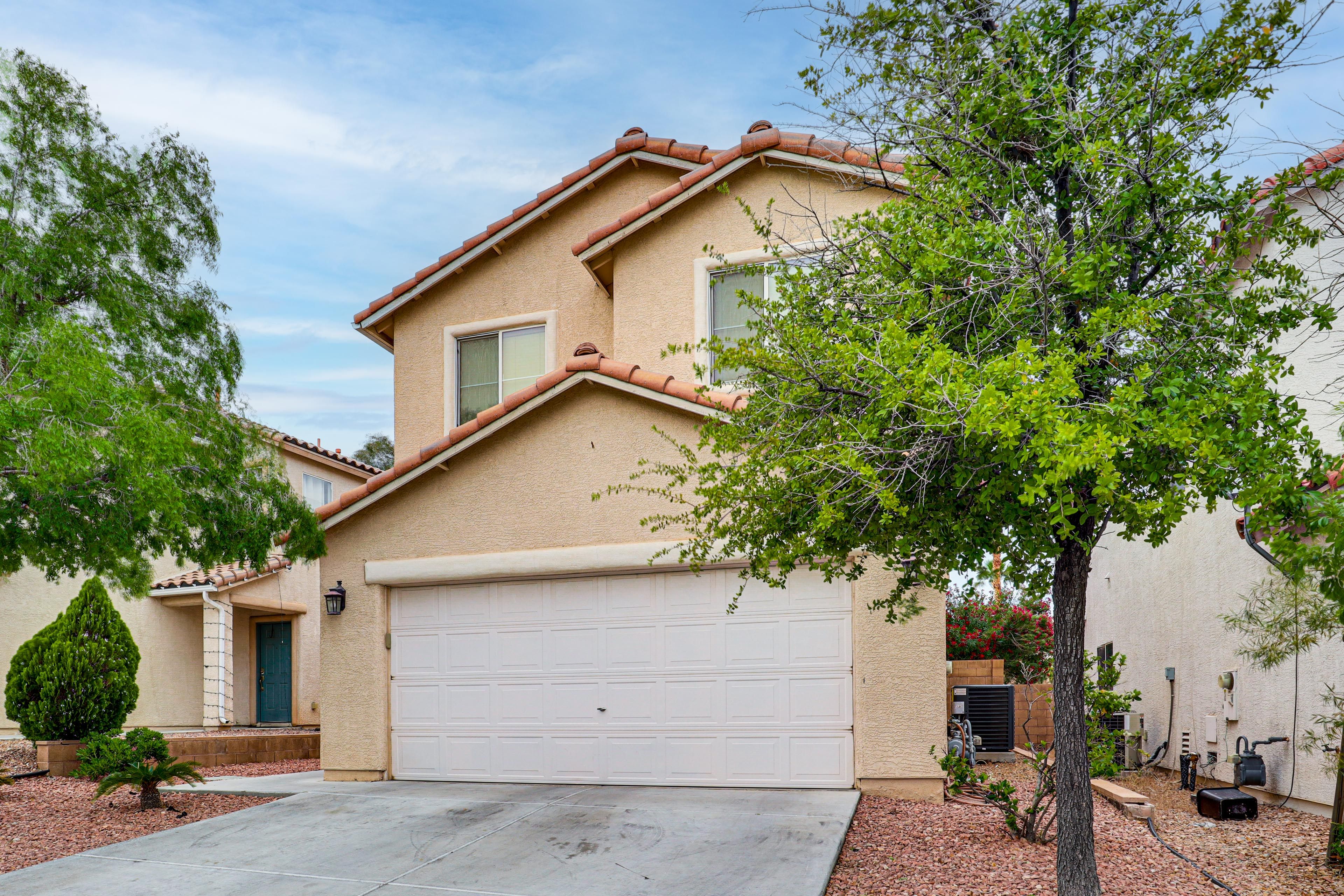Parking | Garage (3 Vehicles) | Driveway (3 Vehicles)
