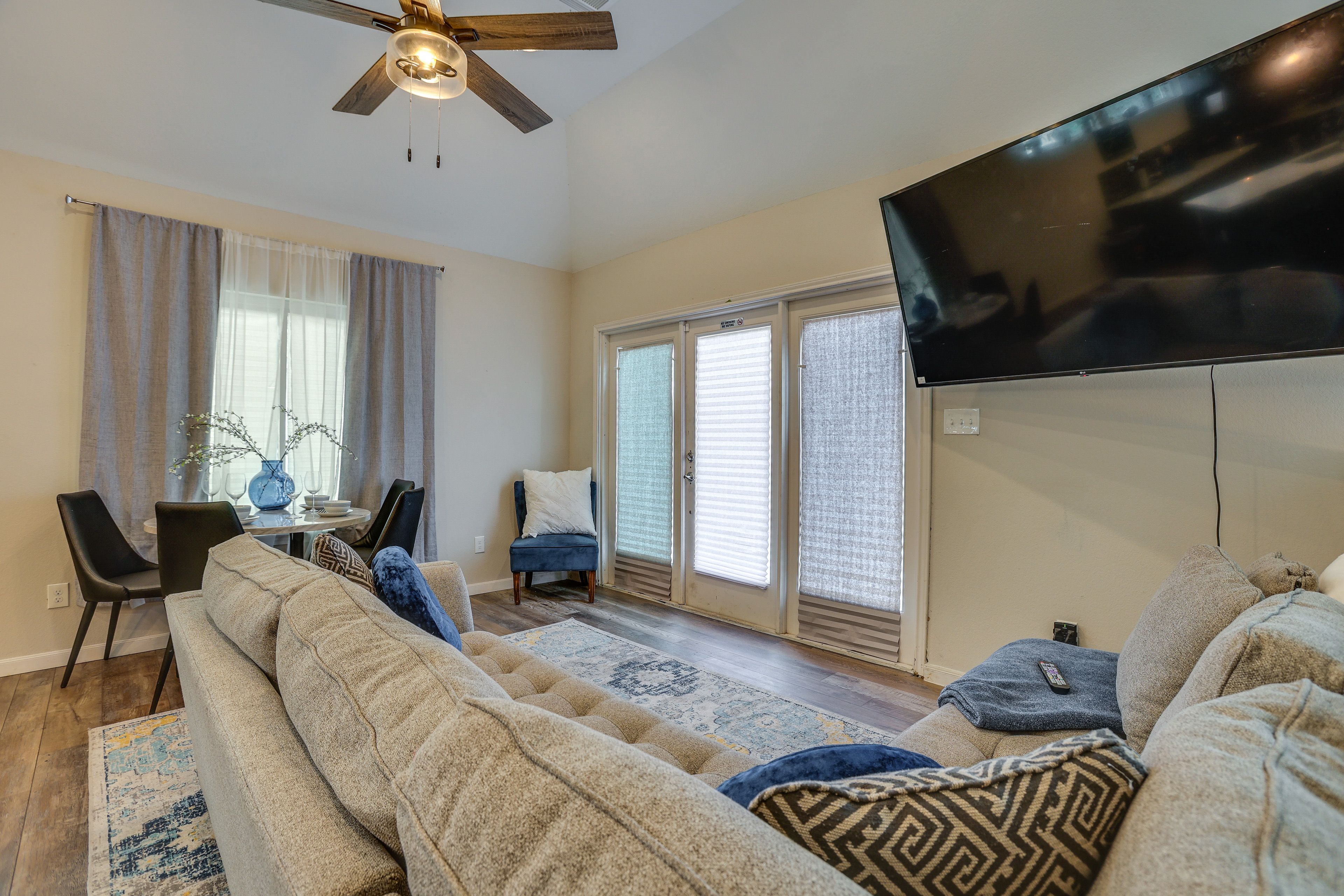 Upper-Level Living Room | Full Sleeper Sofa