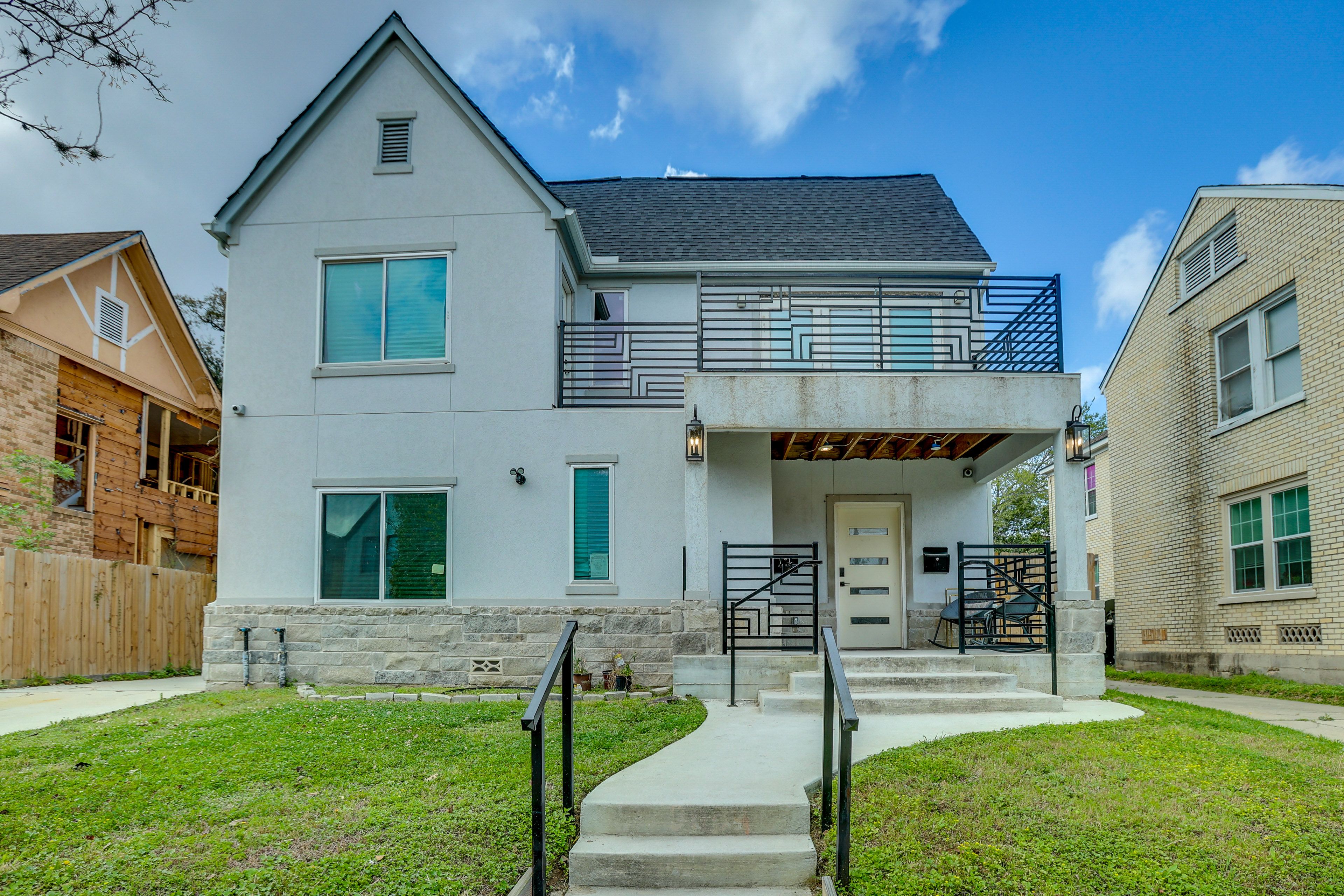 Houston Vacation Rental | 6BR | 6BA | 3,000 Sq Ft