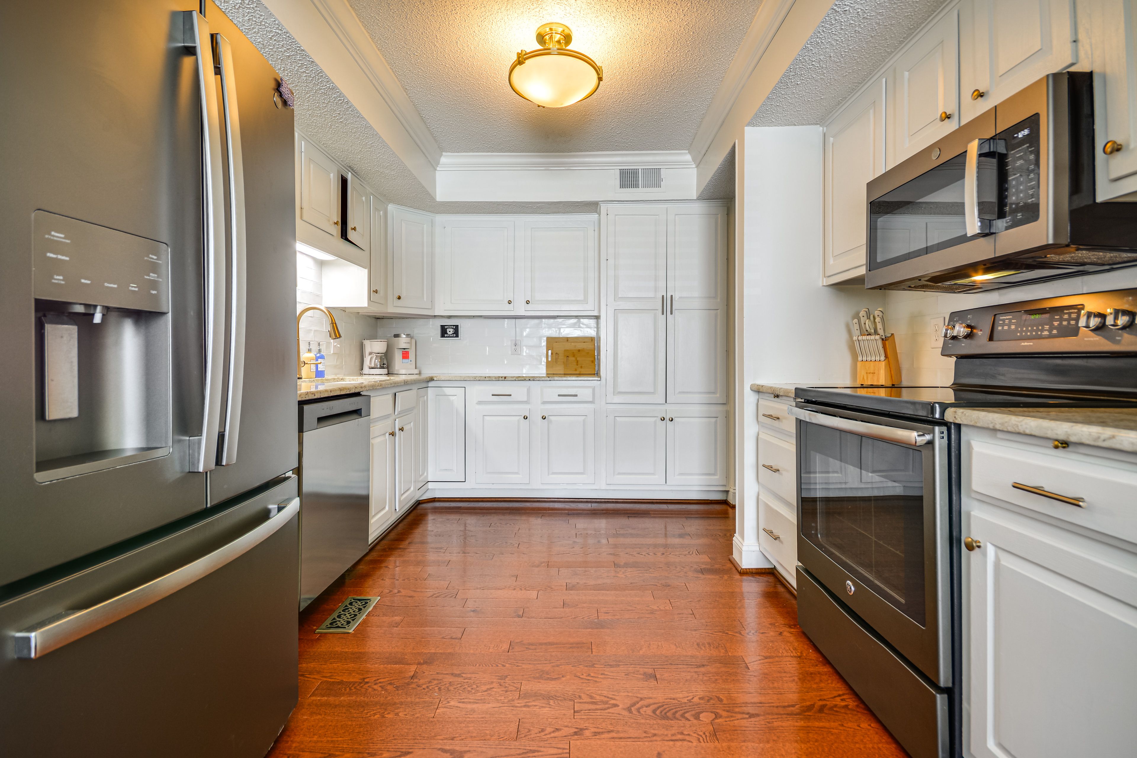 Kitchen | Main Level