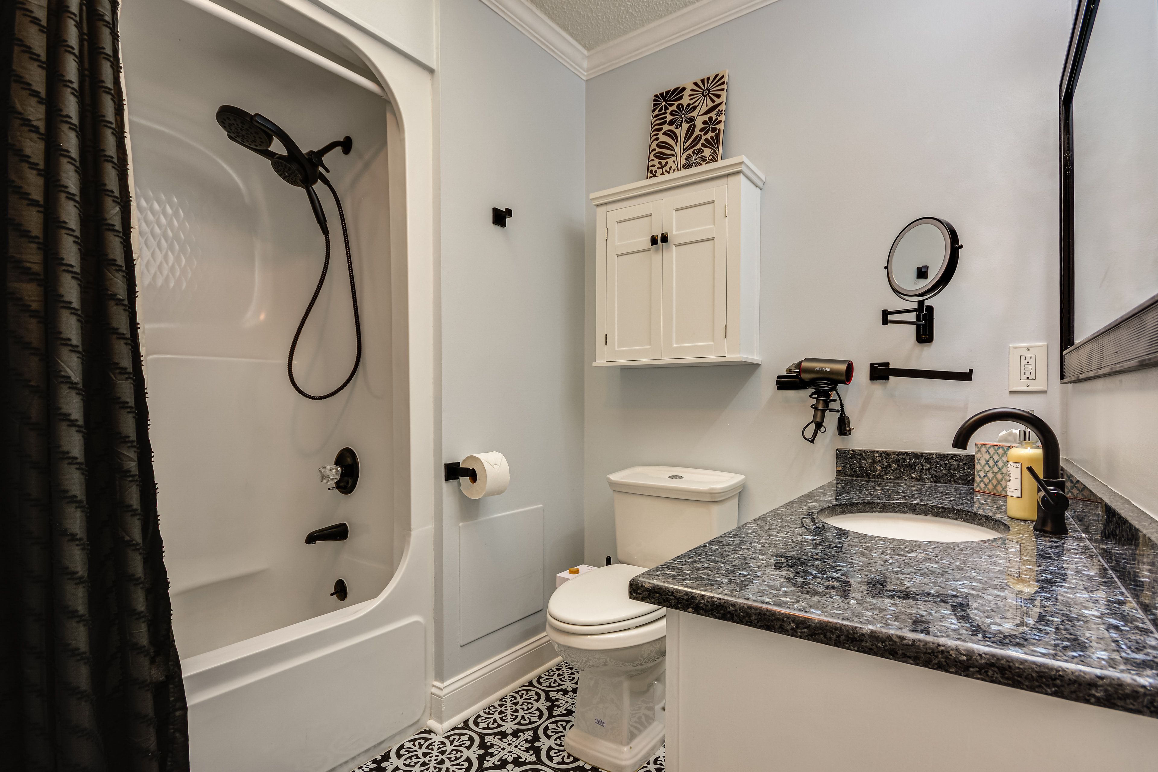 En-Suite Bathroom | Upper Level