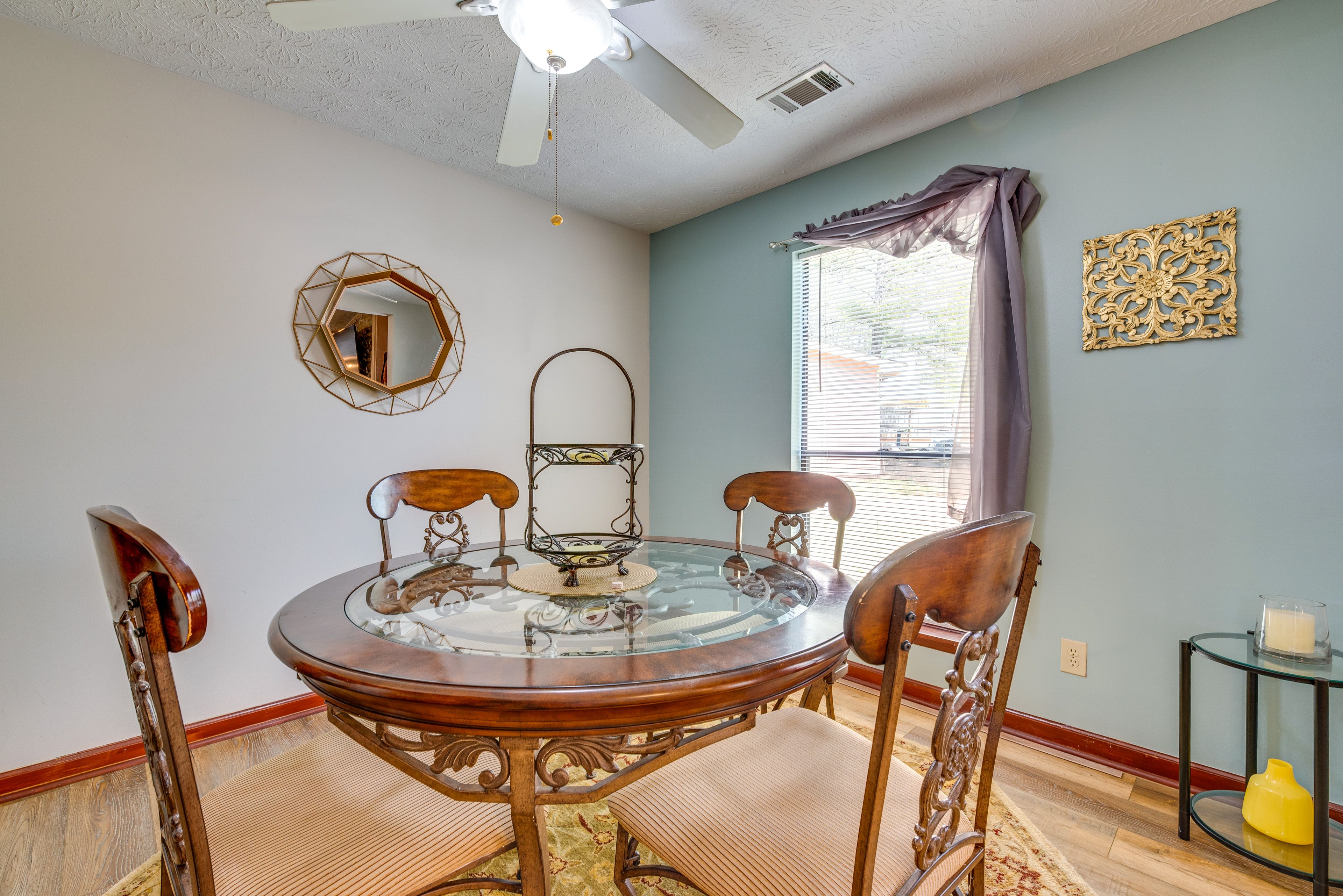 Dining Area | Dishes & Flatware Provided