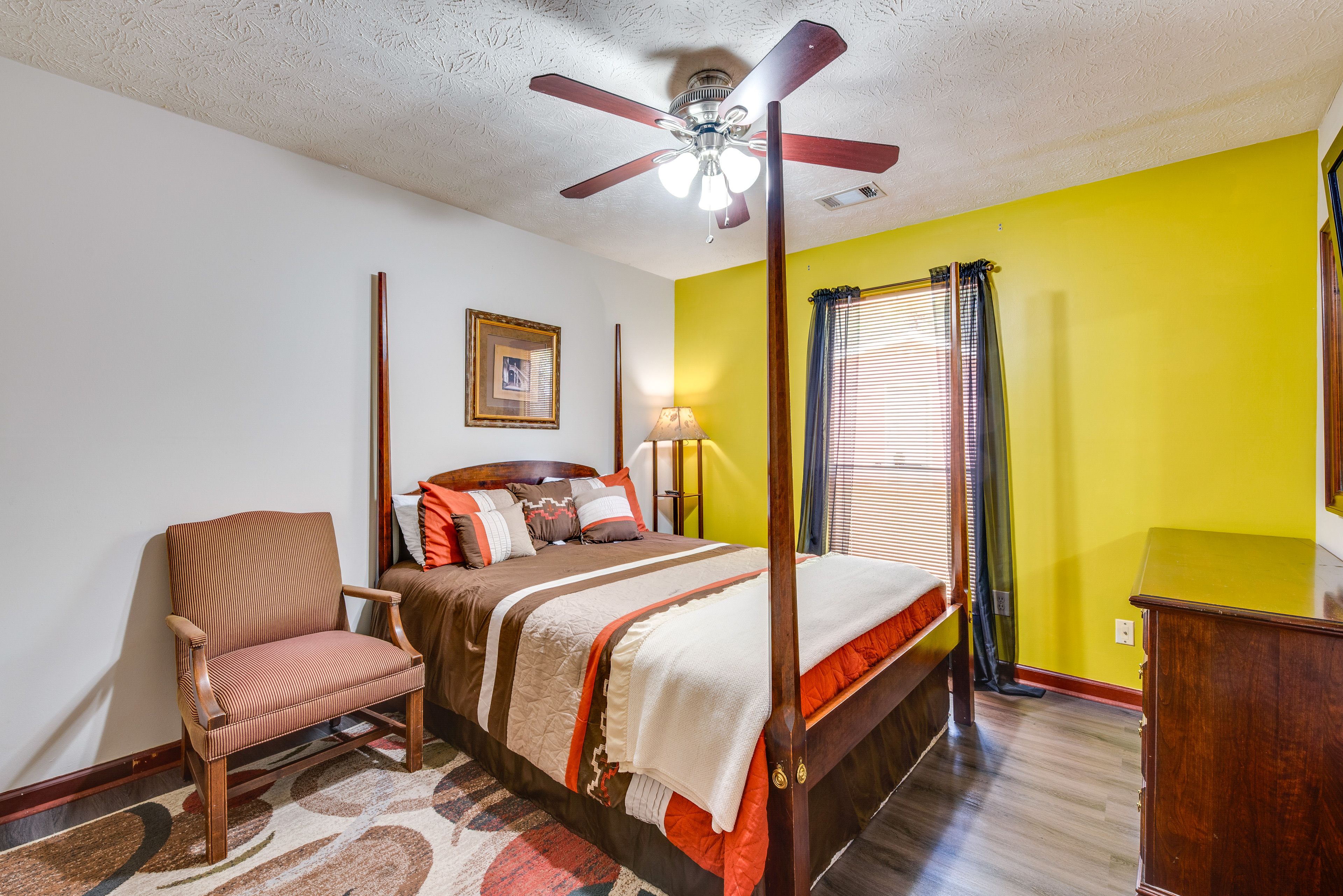 Bedroom 3 | Queen Bed