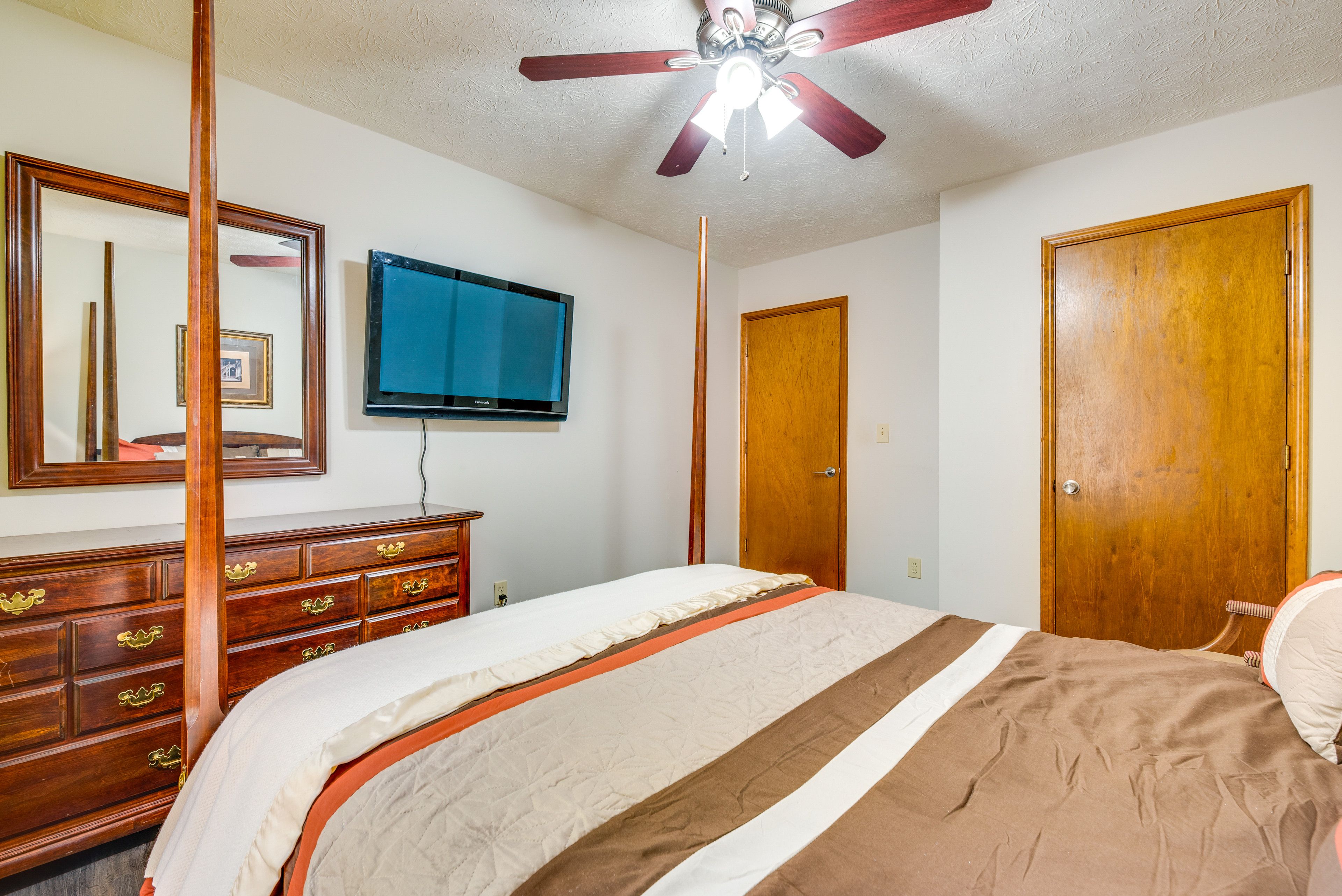 Bedroom 3 | Queen Bed