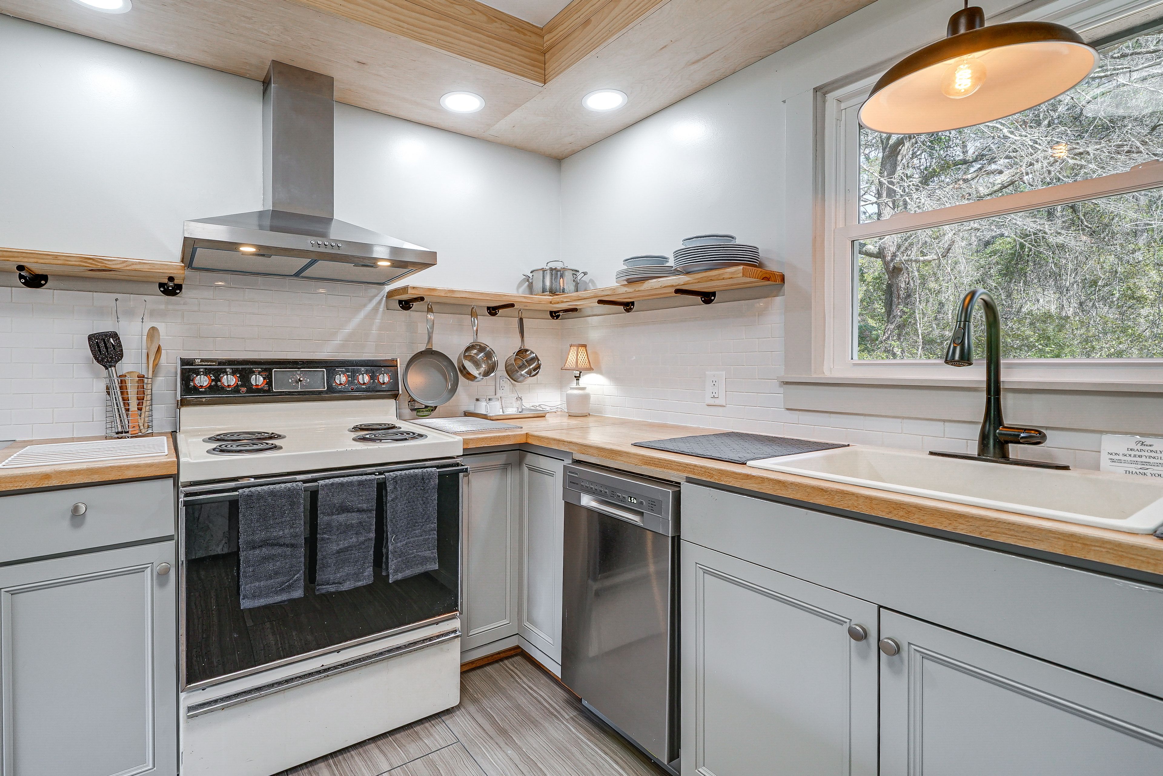 Kitchen | Dishwasher | Refrigerator