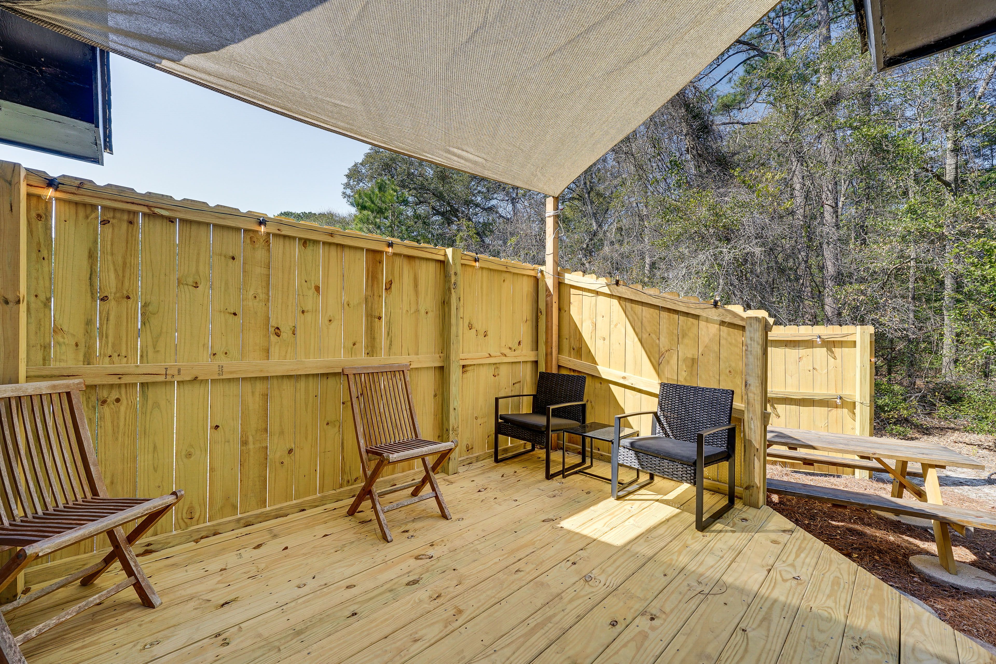 Shaded Side Deck | Picnic Table