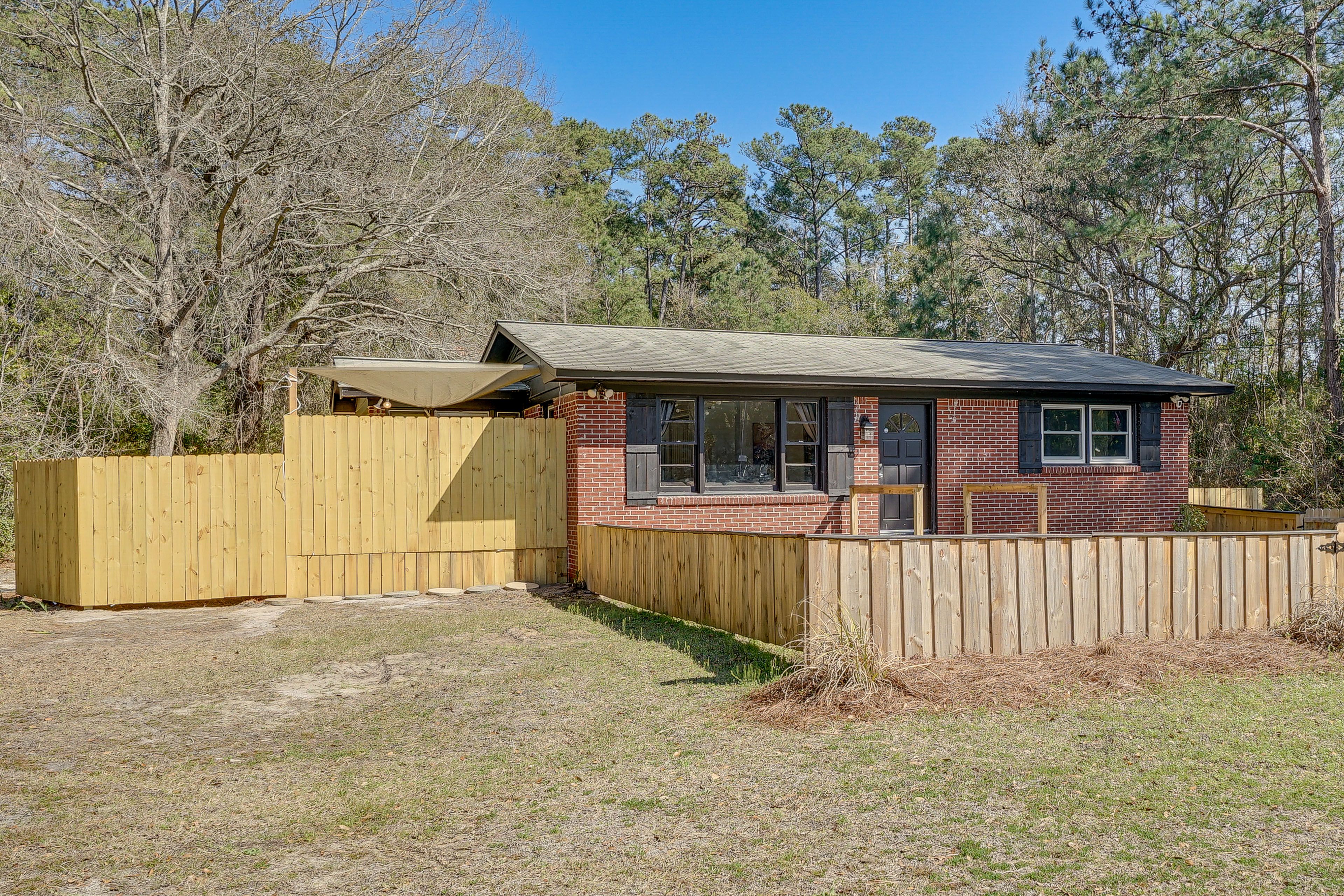 Parking | Driveway (1 Vehicle) | Boat Parking Available