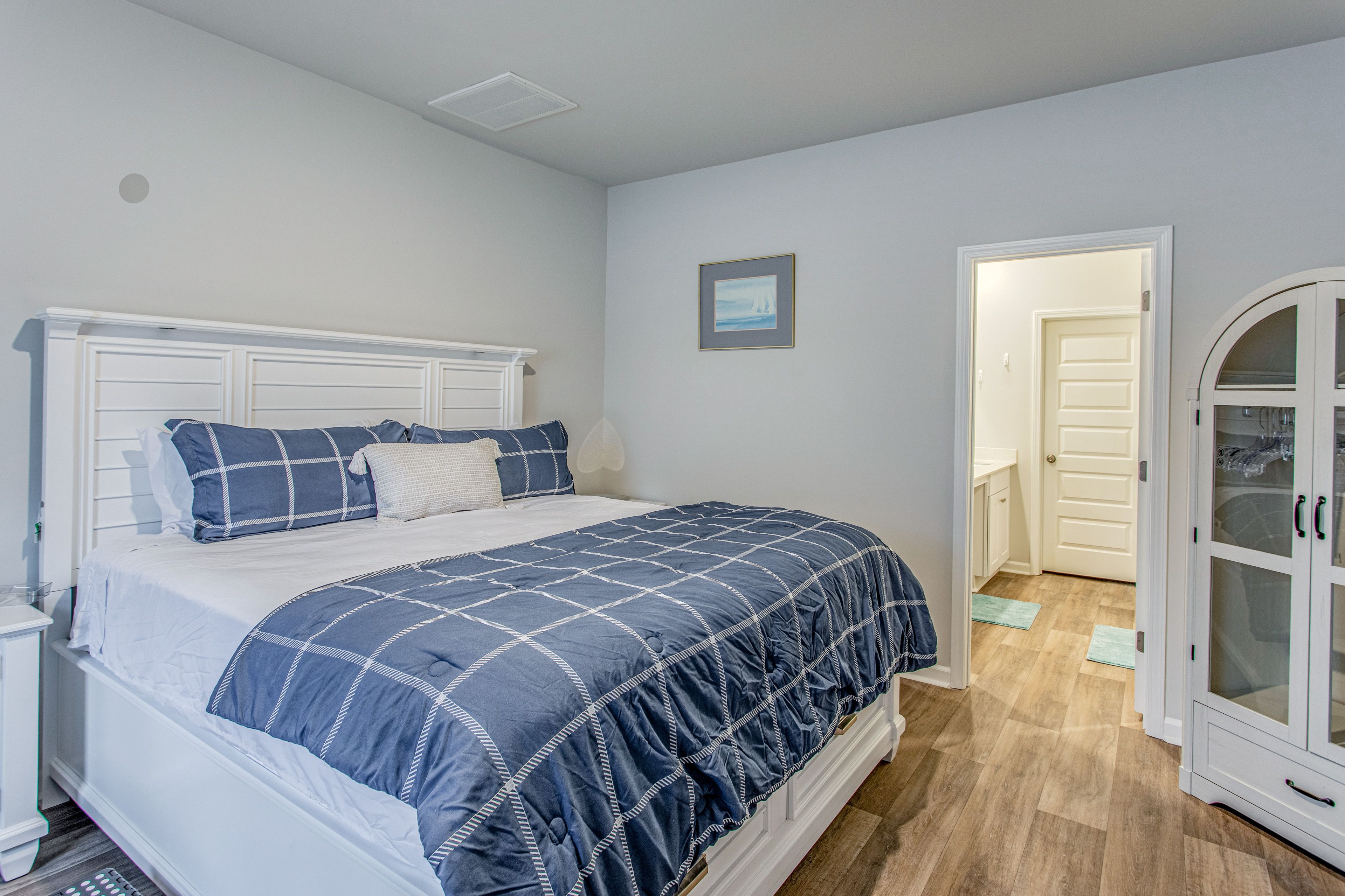 Bedroom 1 | King Bed | 1st Floor | En-Suite Bathroom