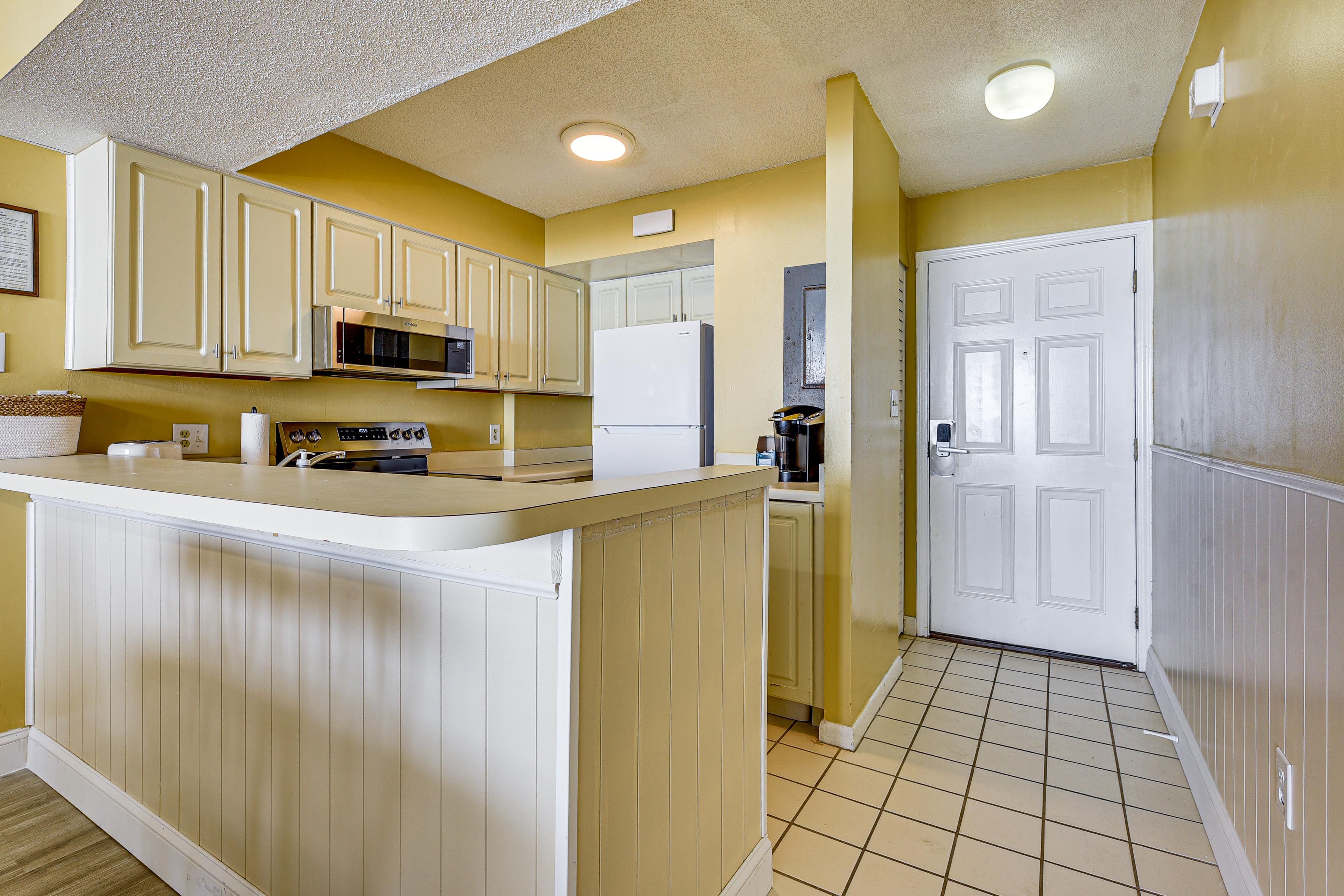 Kitchen | Refrigerator | Dishwasher