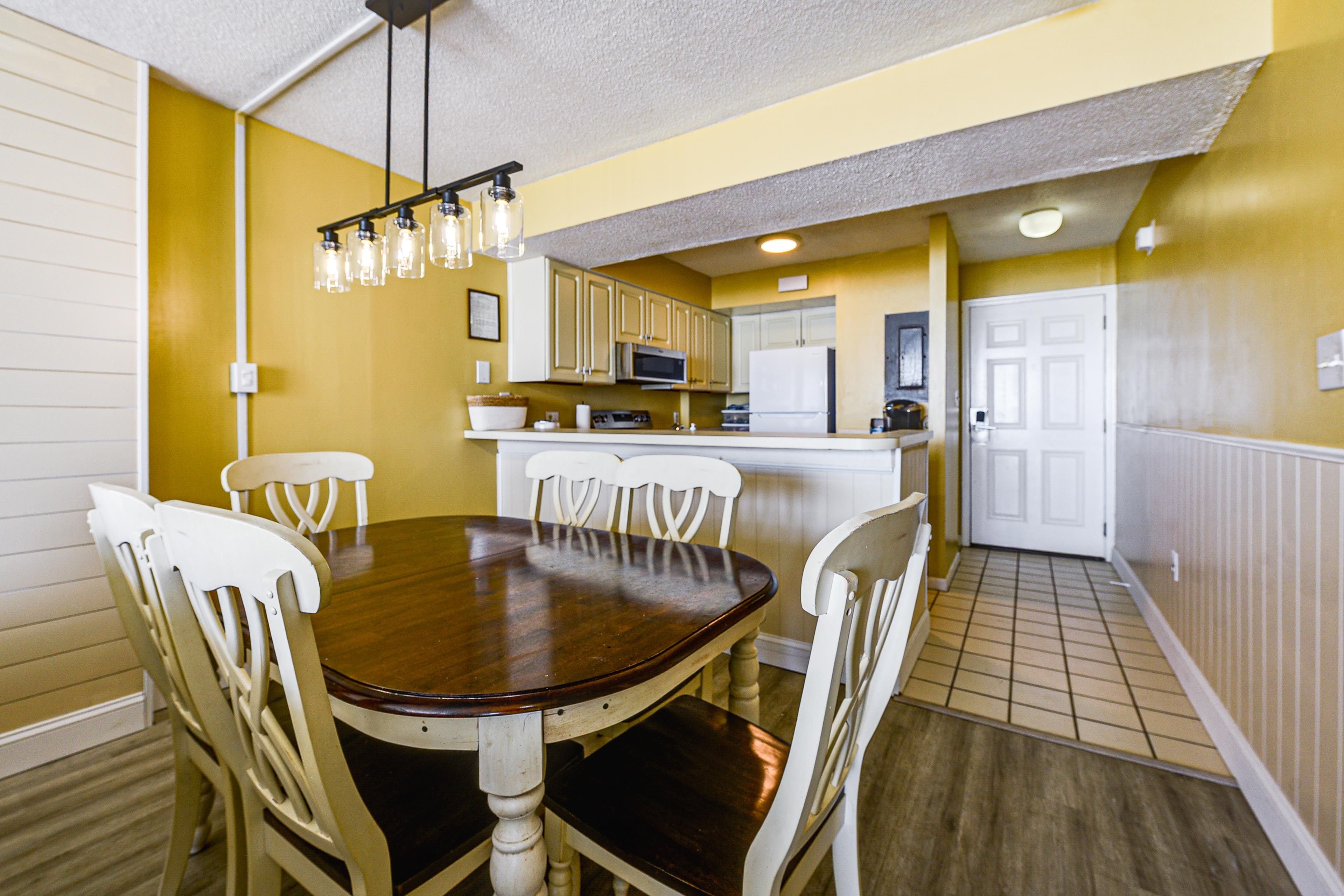 Dining Area | Dishware/Flatware