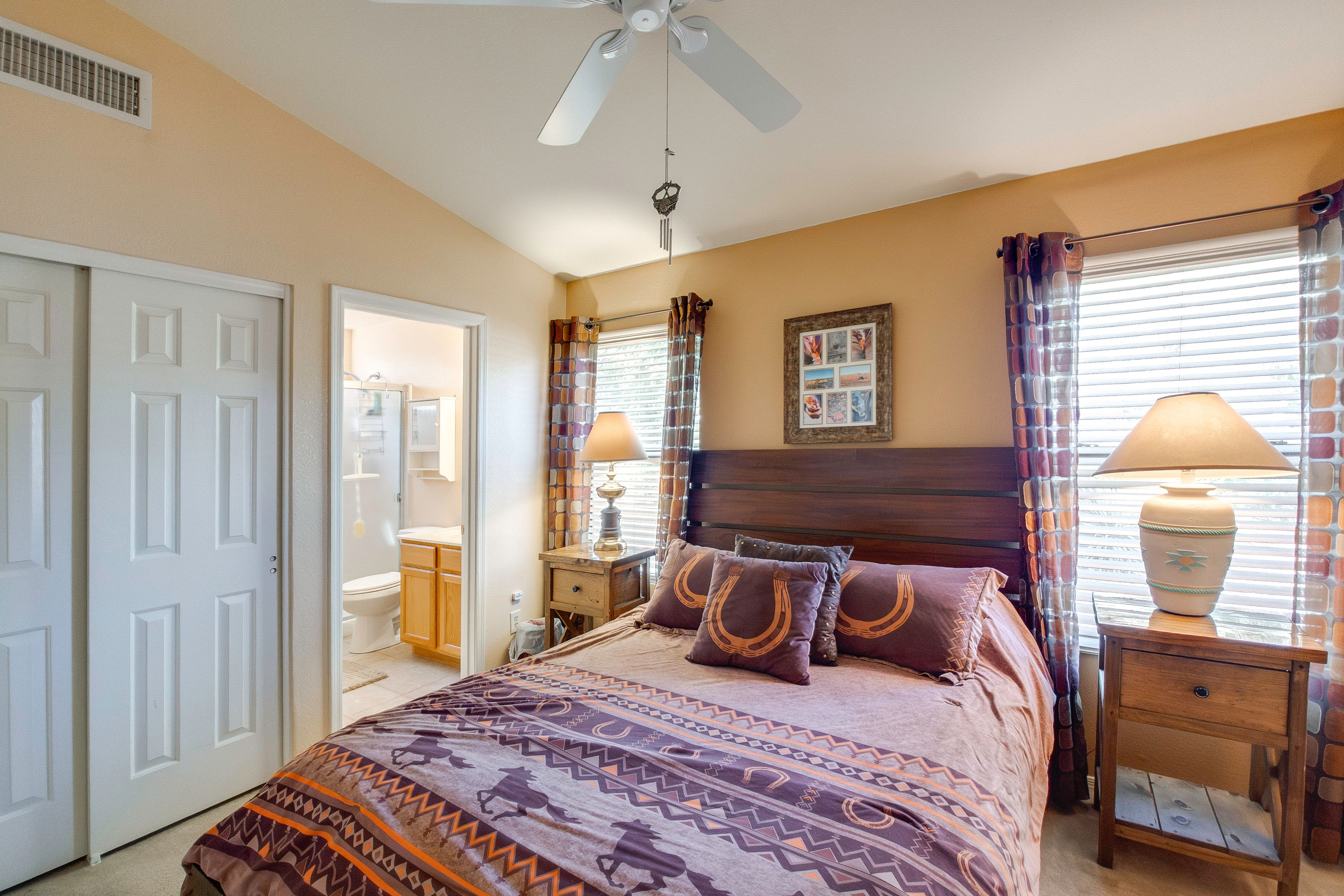 Bedroom 1 | Queen Bed