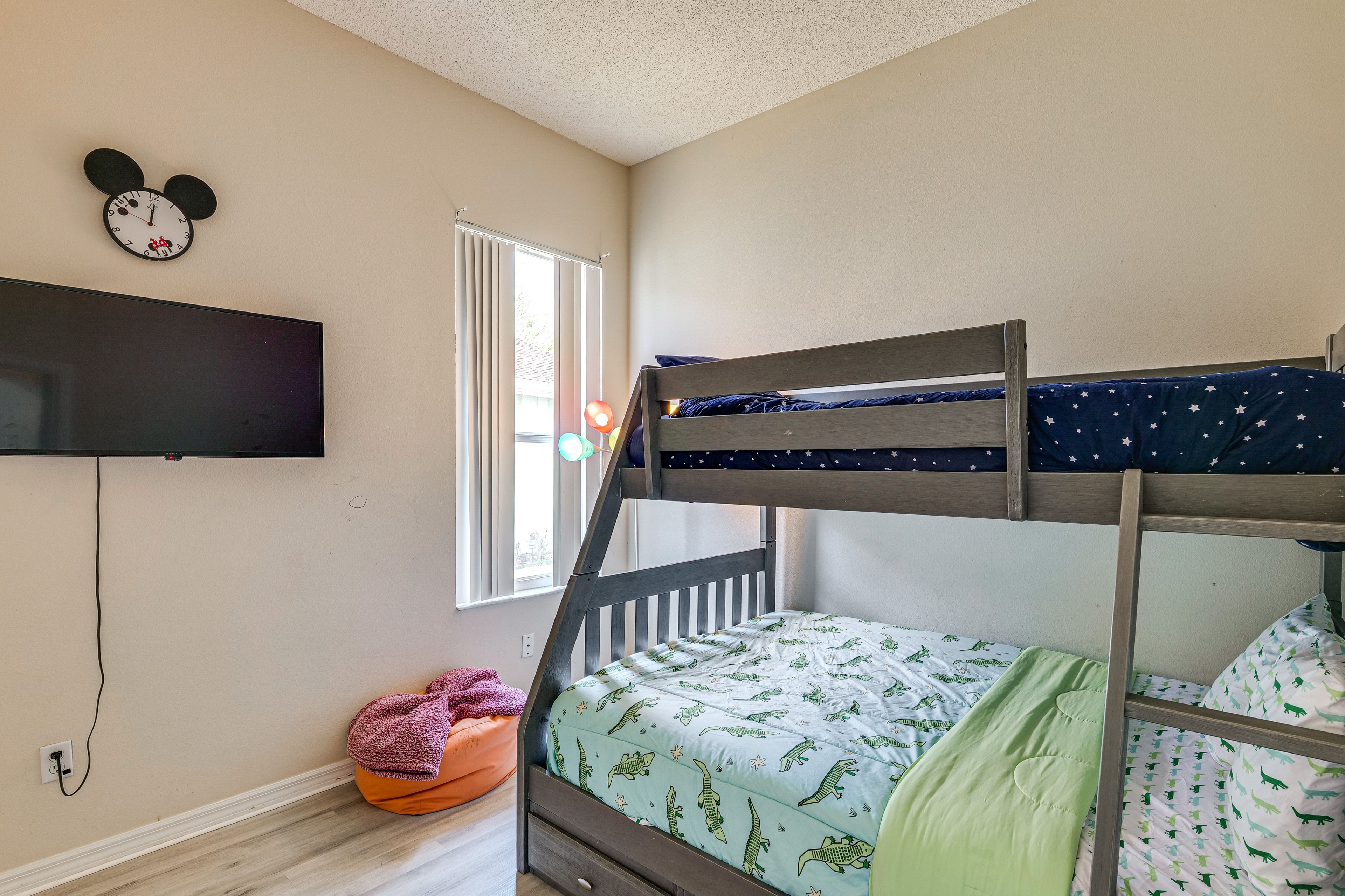 Bedroom 3 | Twin/Full Bunk Bed