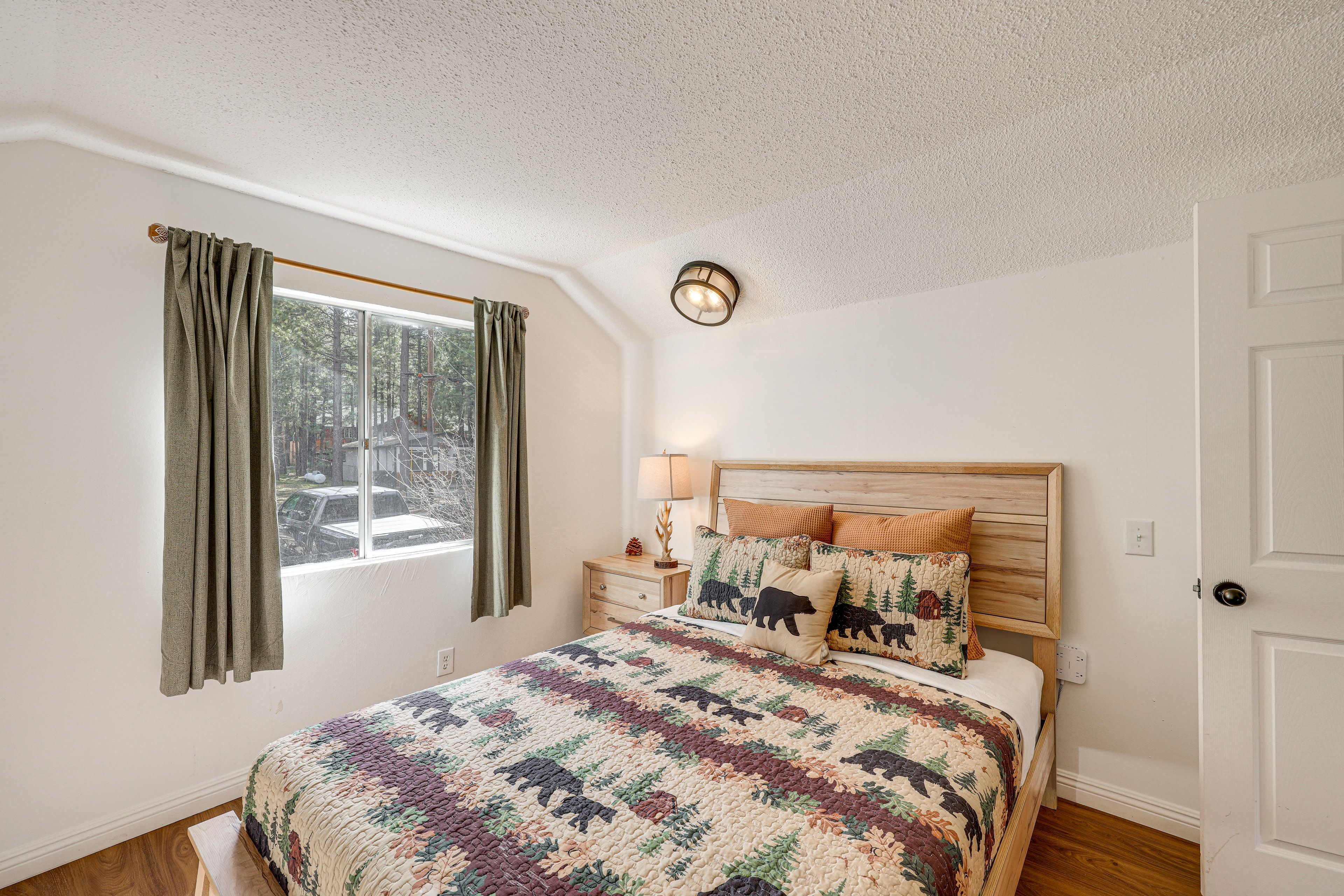 Bedroom 2 | Queen Bed | 2nd Floor