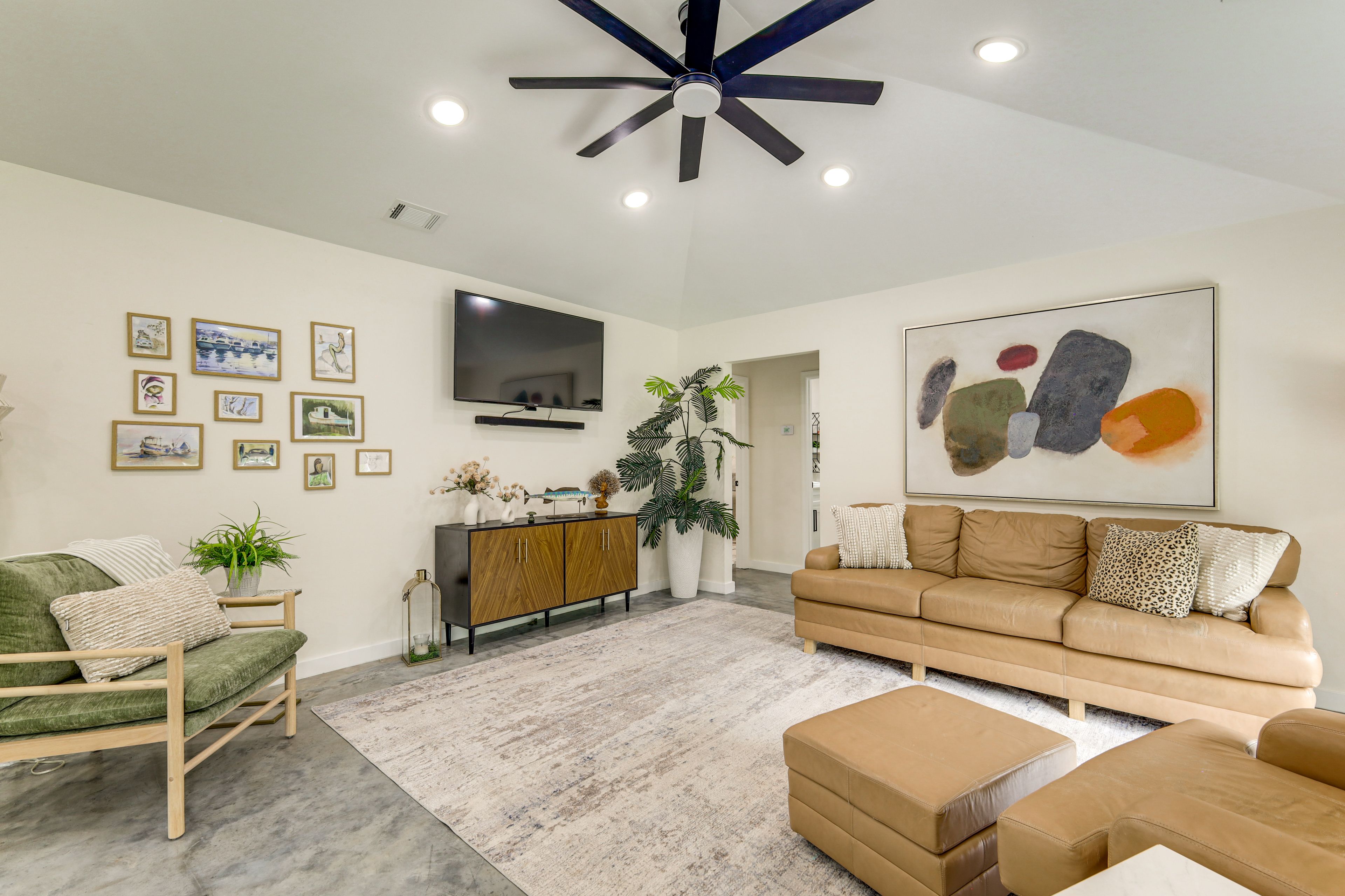 Living Room | Smart TV