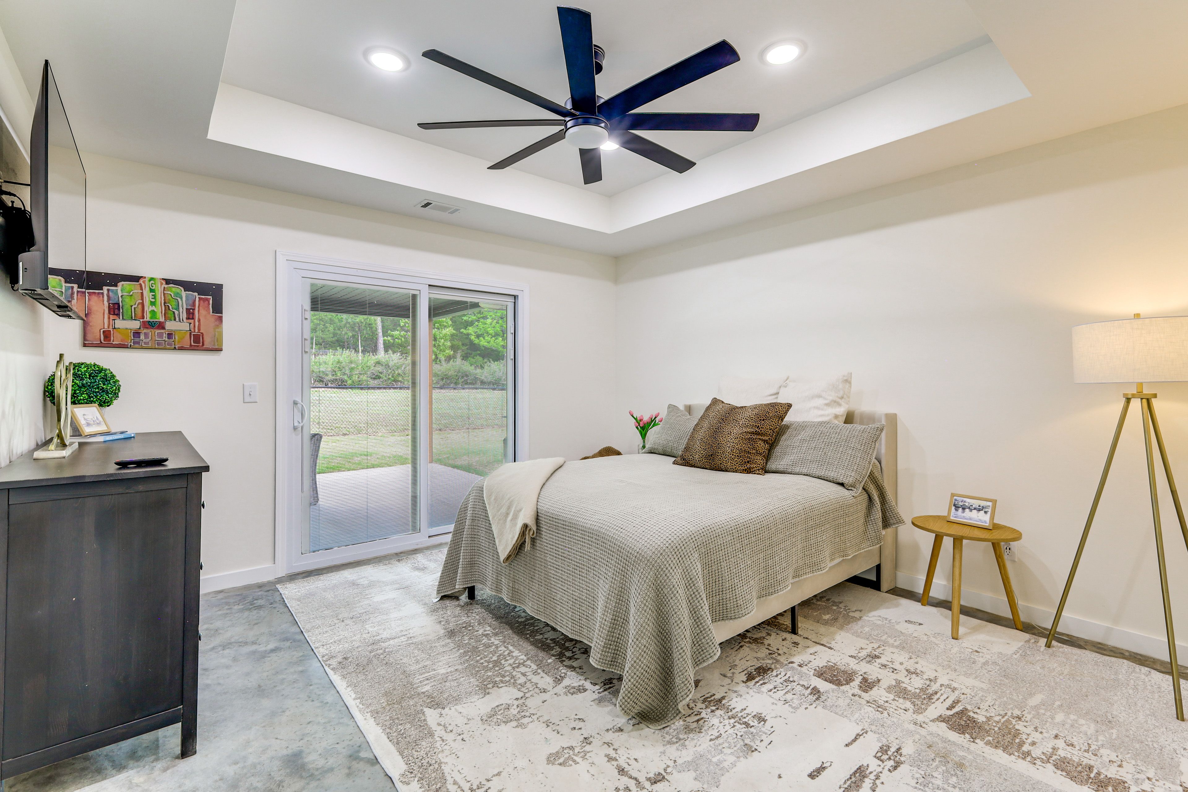 Bedroom 1 | Queen Bed | Smart TV