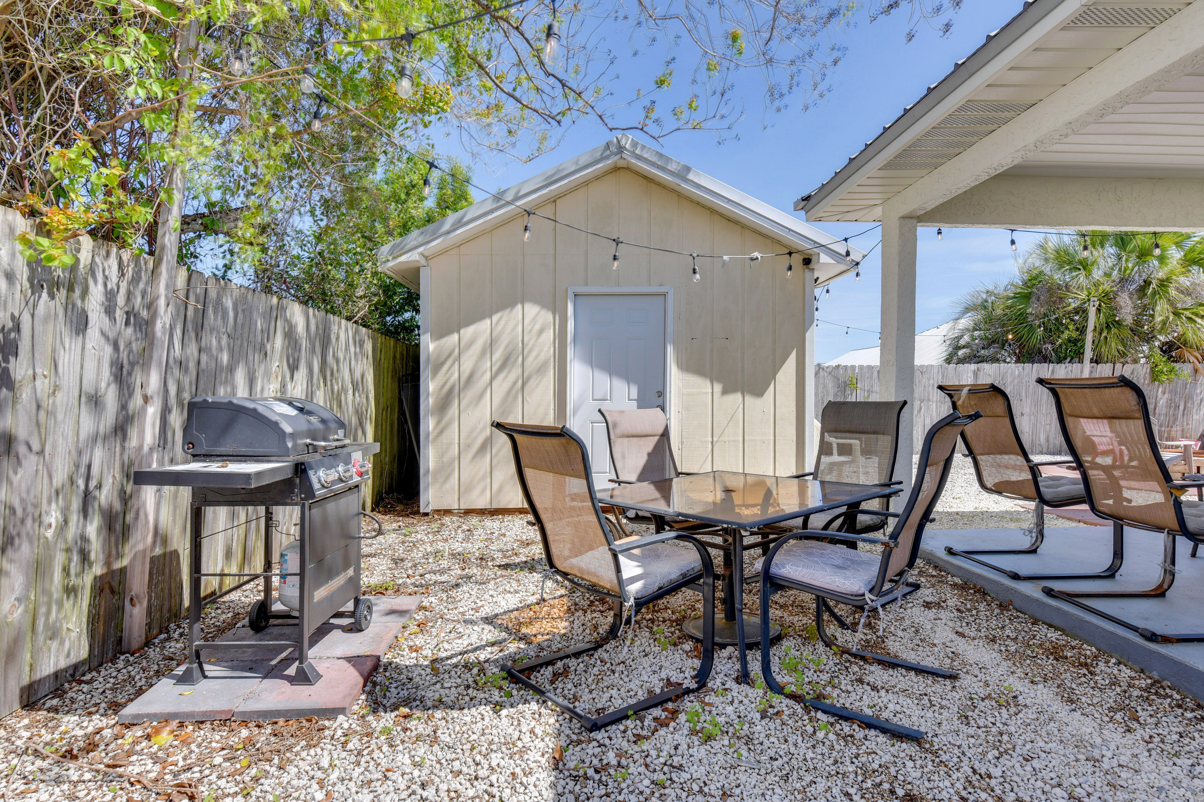Covered Patio | Outdoor Dining | Gas Grill