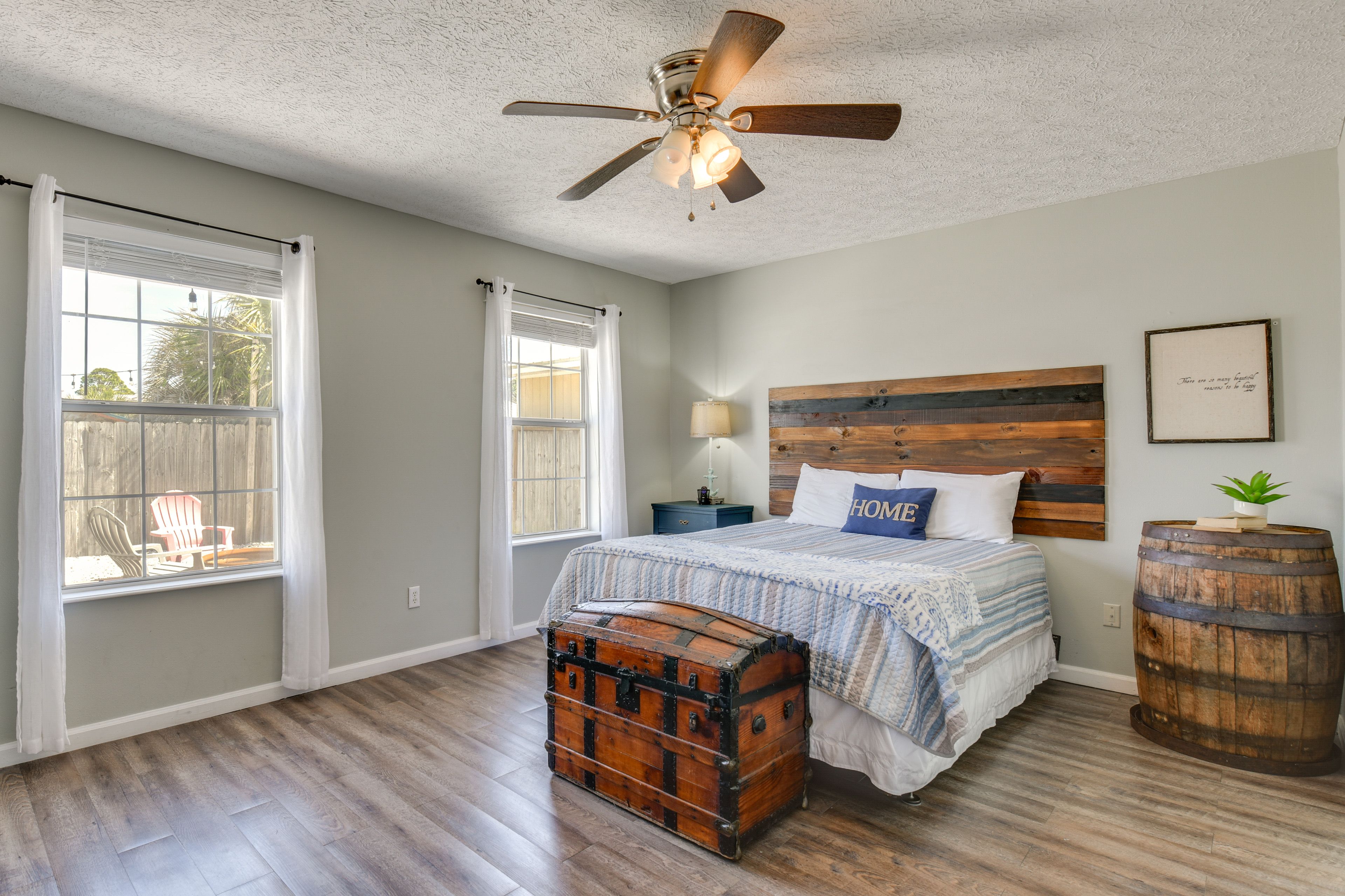 Bedroom 1 | Queen Bed