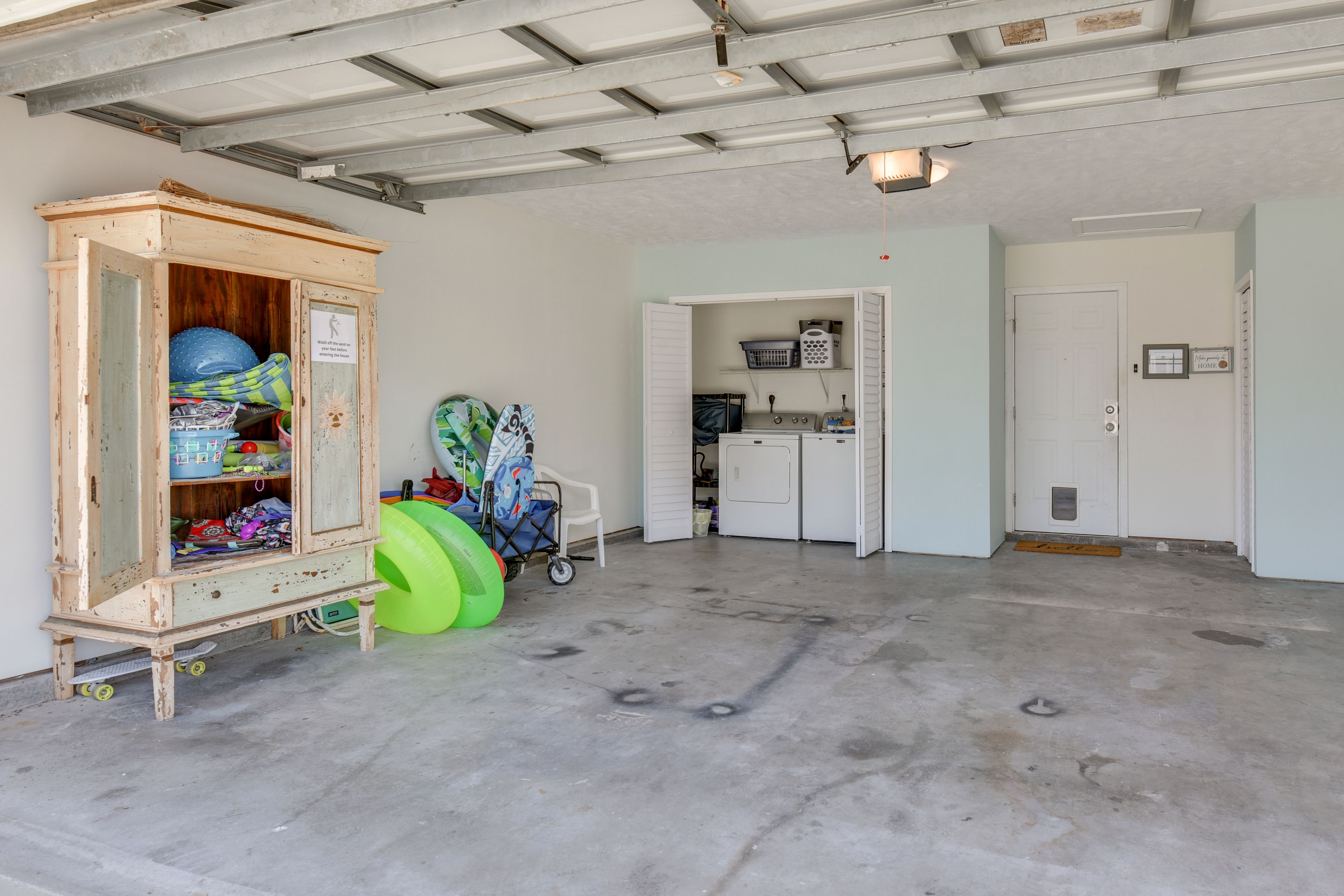 Garage (1 Vehicle) | Washer/Dryer | Beach Gear