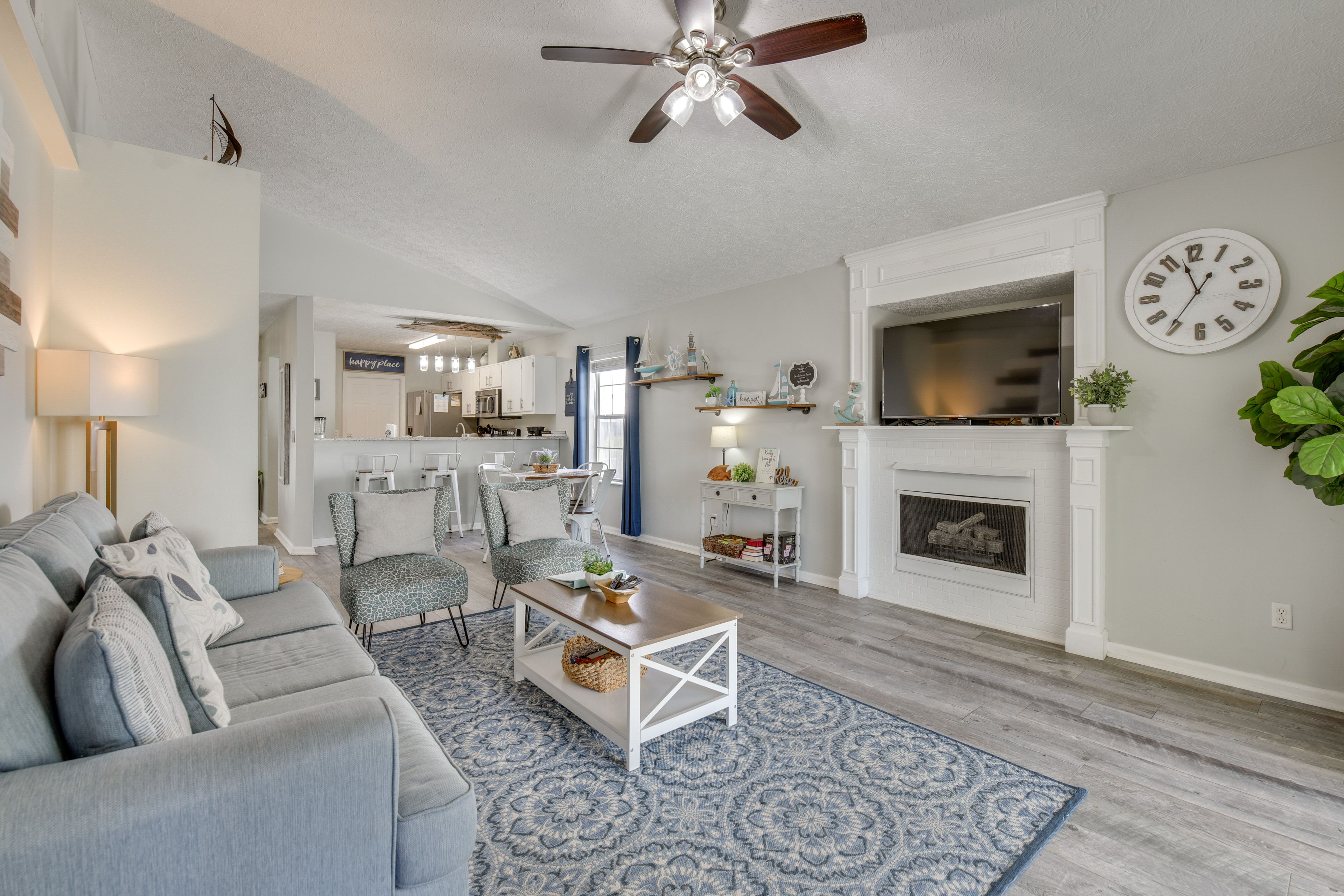 Living Room | Queen Sleeper Sofa | Smart TV
