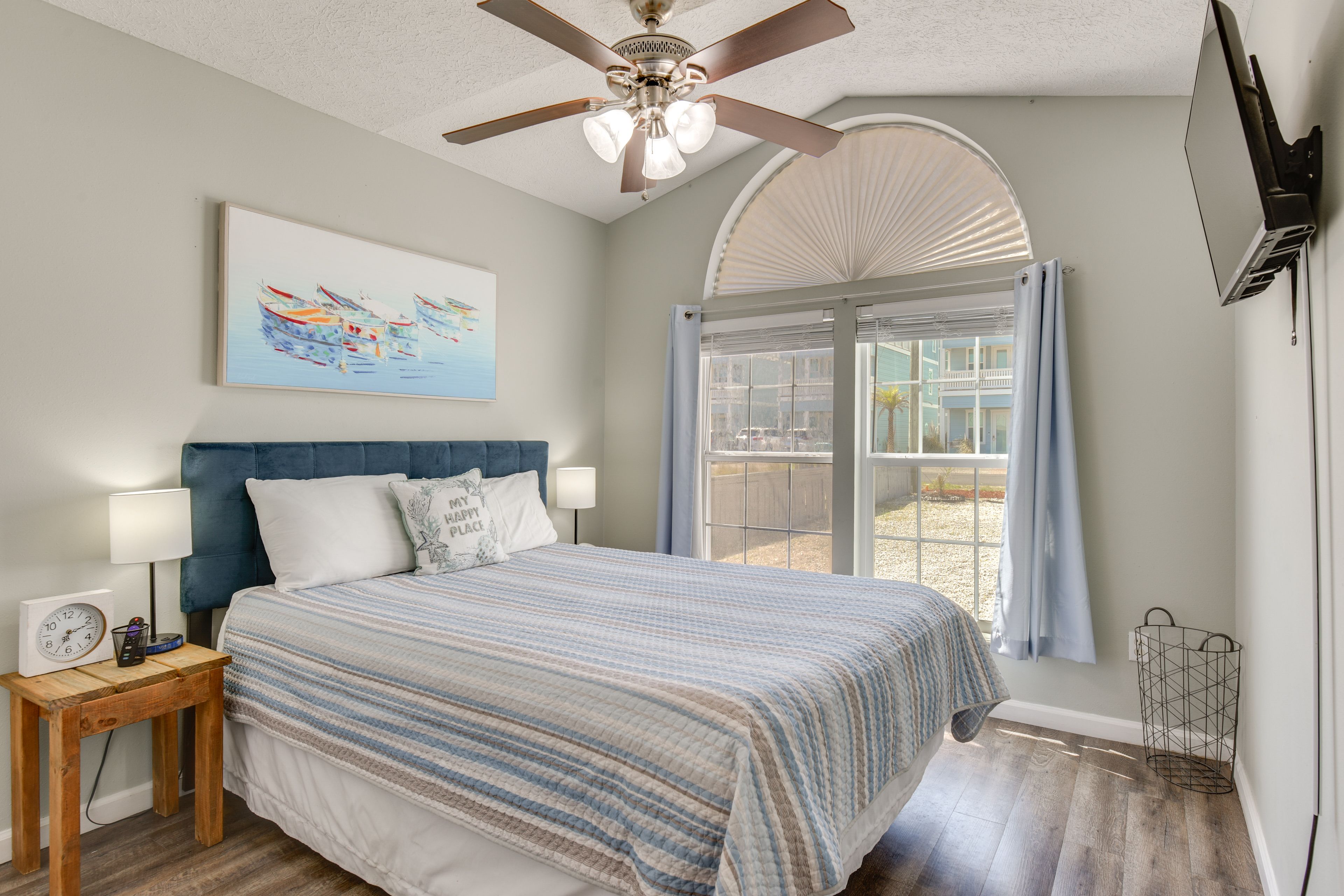 Bedroom 3 | Queen Bed