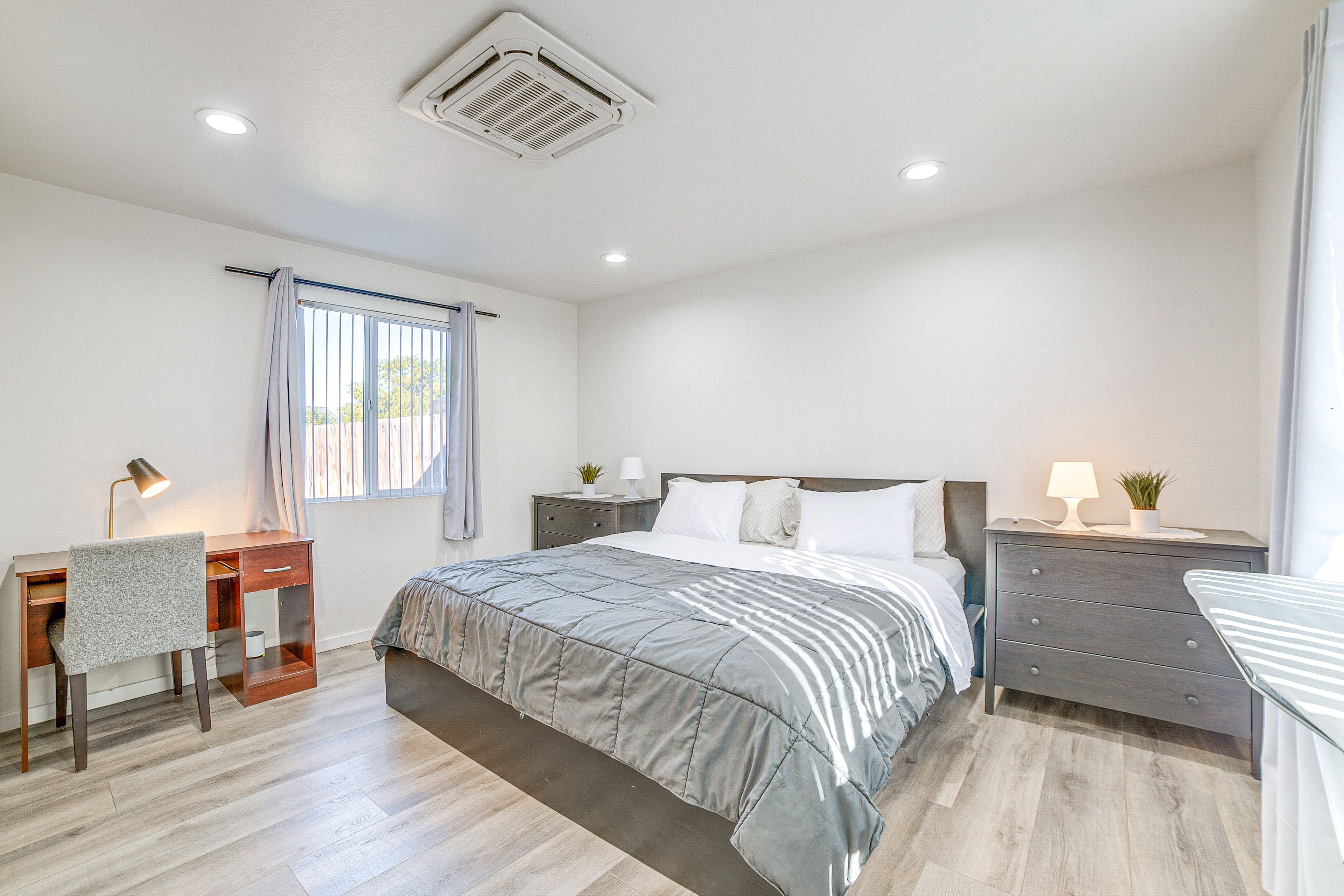 Bedroom 1 | King Bed