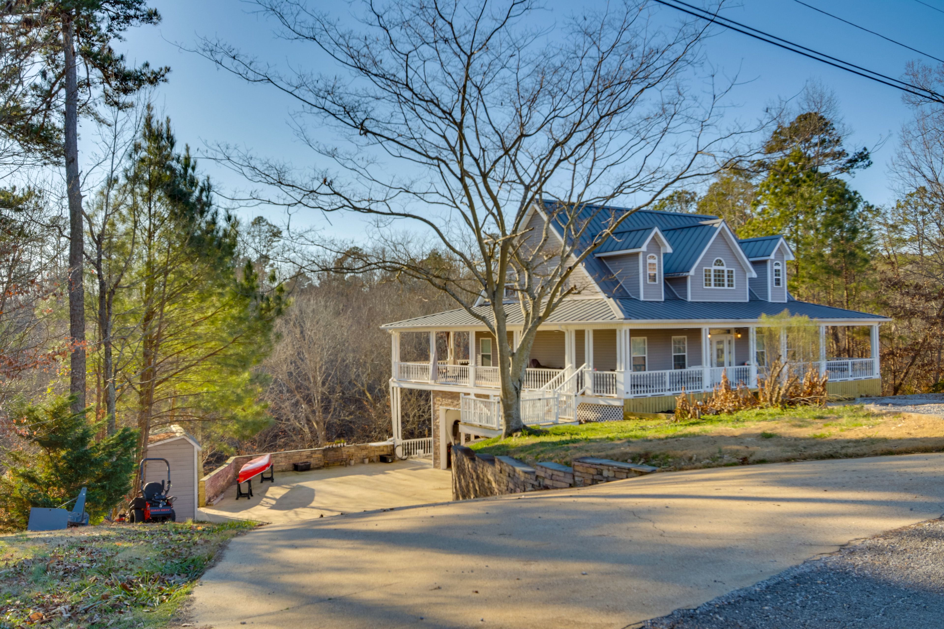 Parking | Shared Driveway (4 Vehicles)
