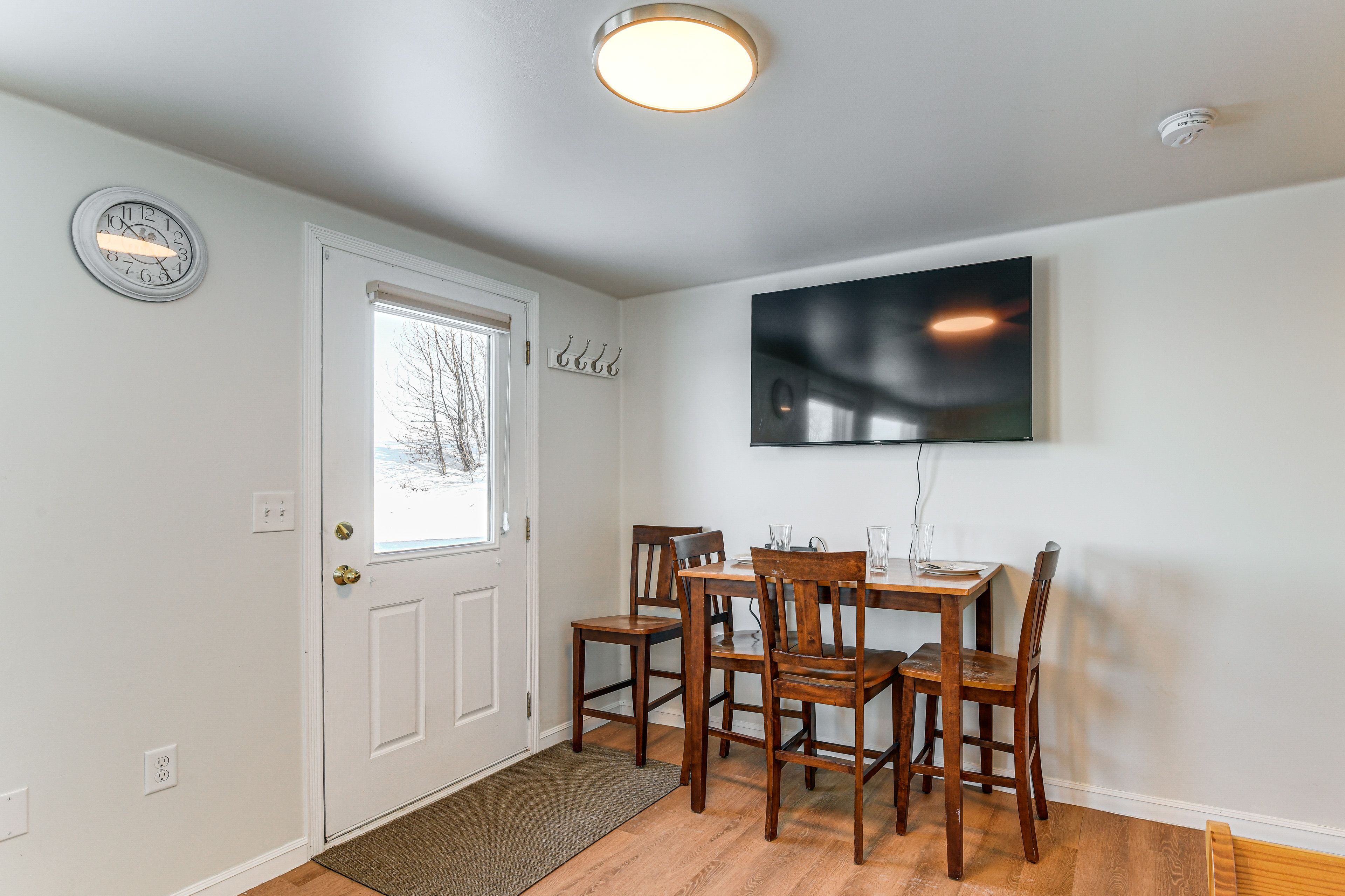 Dining Area | Dishware & Flatware