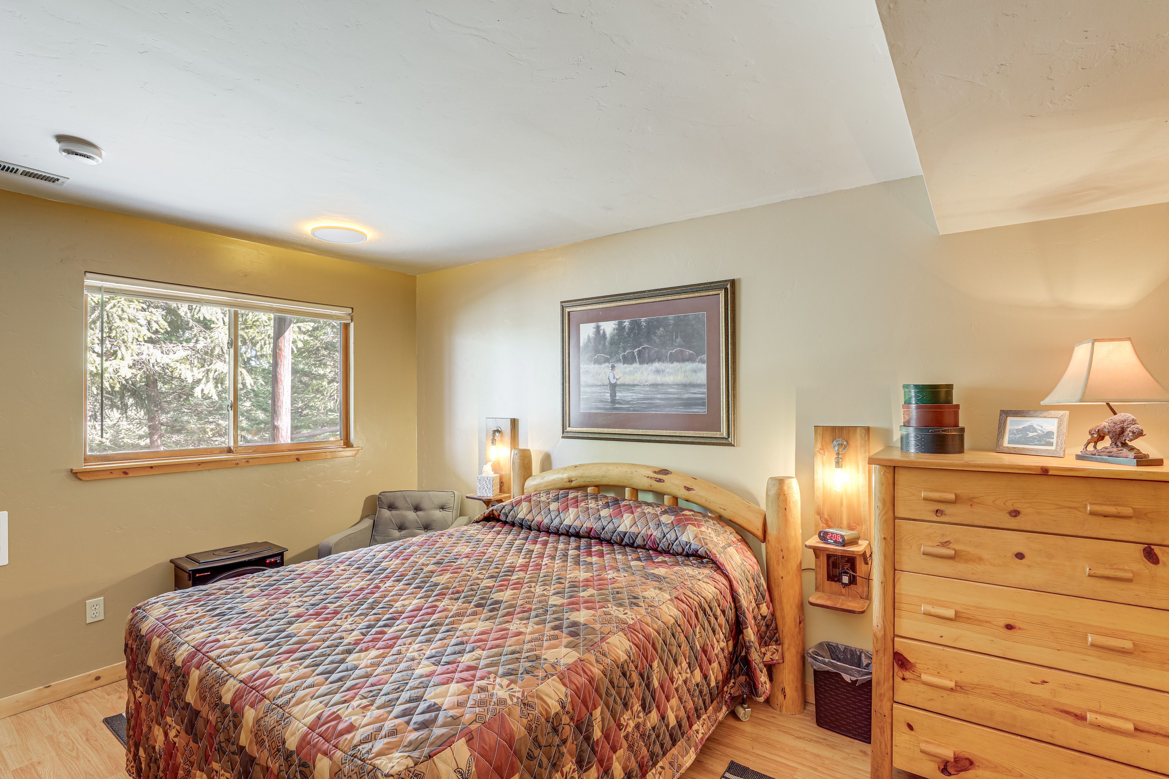 Bedroom 1 | Basement | Queen Bed